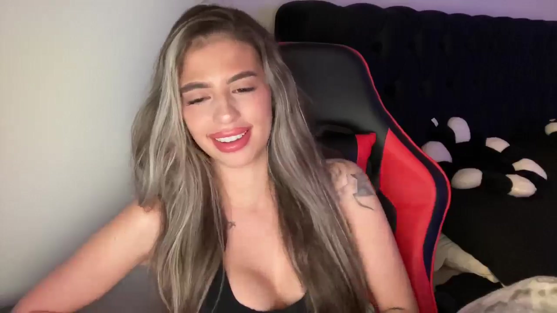 Gallery image thumbnail from aryaaxo's myfreecams stream on, 12/02/2024, 10:08 image 12 of 20