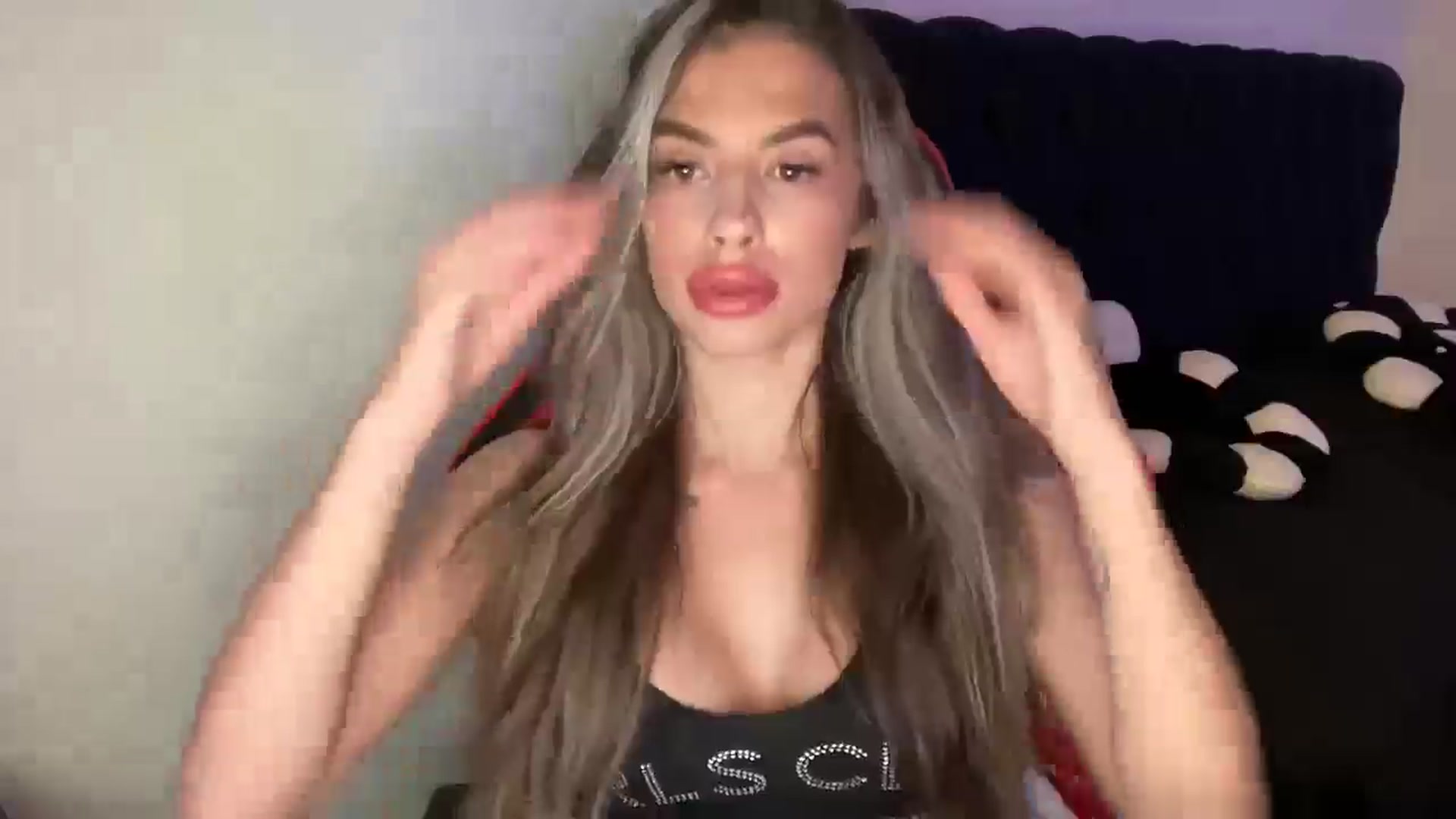 Gallery image thumbnail from aryaaxo's myfreecams stream on, 12/02/2024, 10:08 image 3 of 20