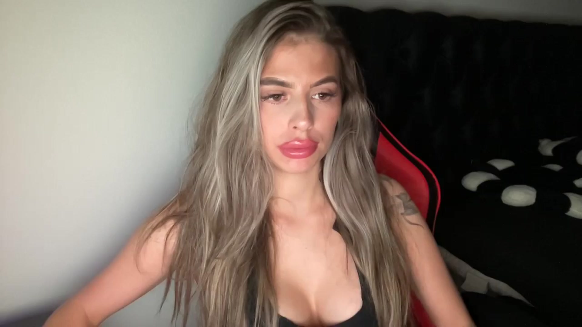 Gallery image thumbnail from aryaaxo's myfreecams stream on, 12/02/2024, 11:46 image 15 of 20