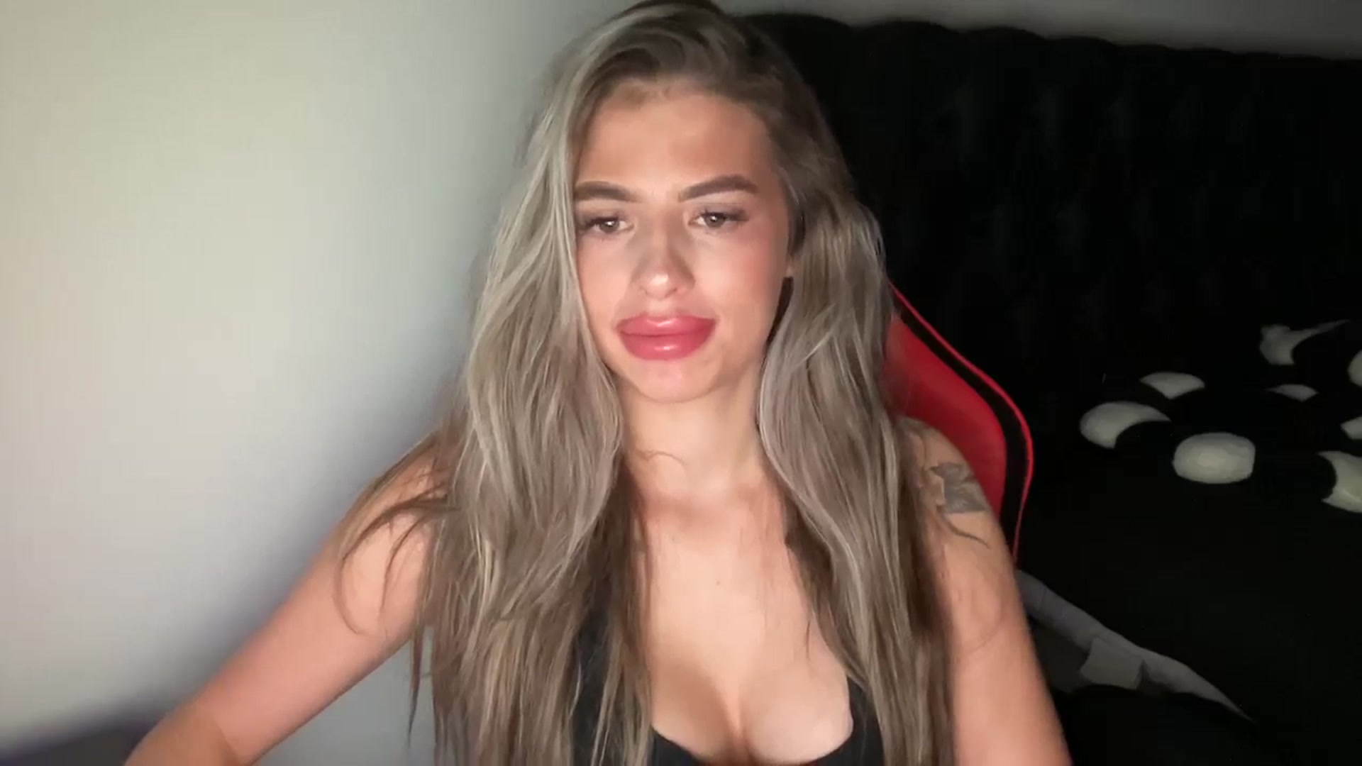 Gallery image thumbnail from aryaaxo's myfreecams stream on, 12/02/2024, 11:46 image 18 of 20
