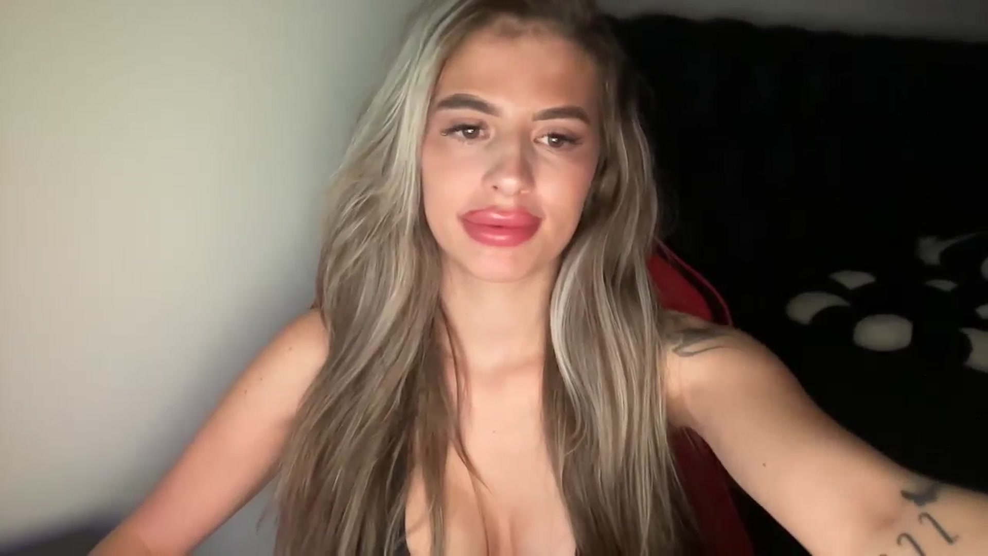 Gallery image thumbnail from aryaaxo's myfreecams stream on, 12/02/2024, 11:46 image 6 of 20