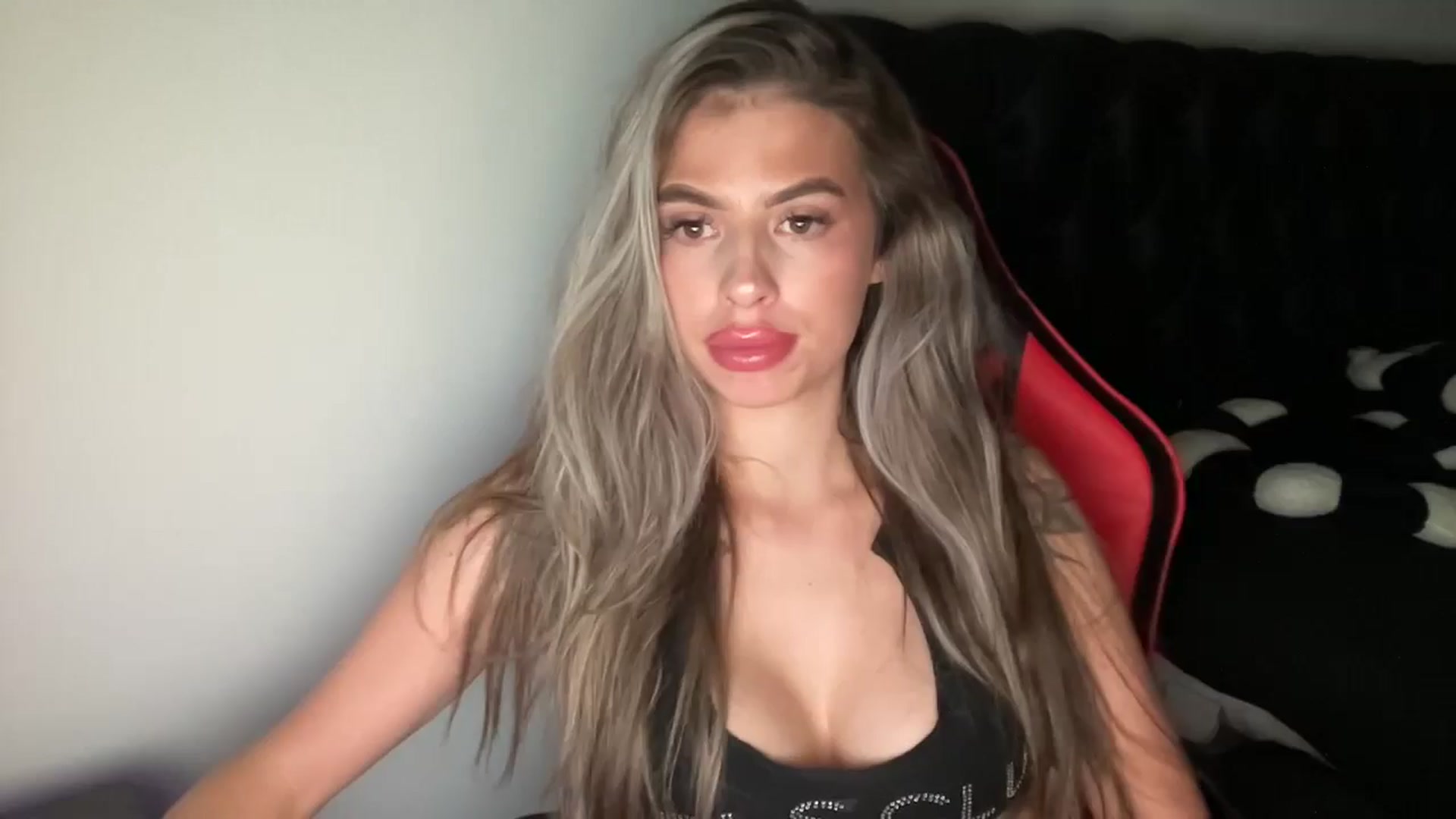 Gallery image thumbnail from aryaaxo's myfreecams stream on, 12/02/2024, 11:46 image 16 of 20