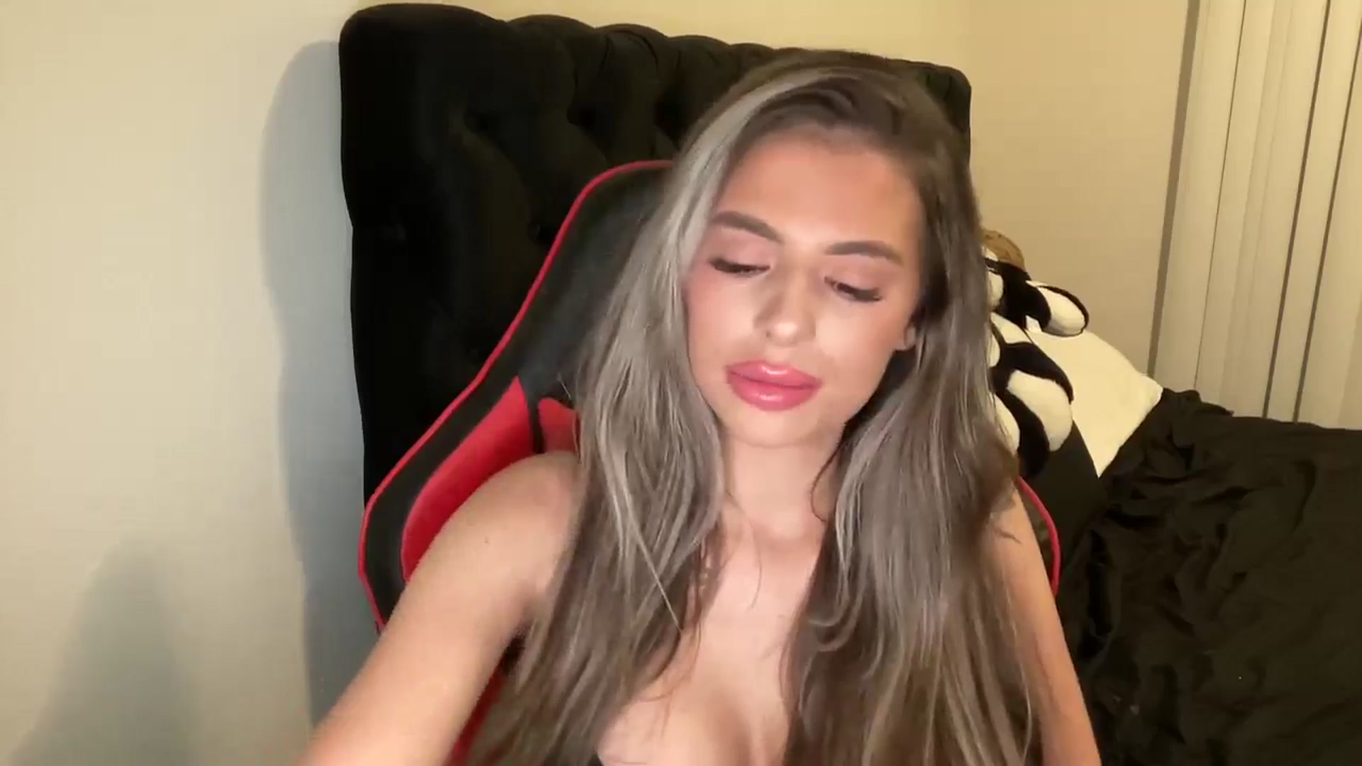 Gallery image thumbnail from aryaaxo's myfreecams stream on, 12/03/2024, 09:08 image 13 of 20