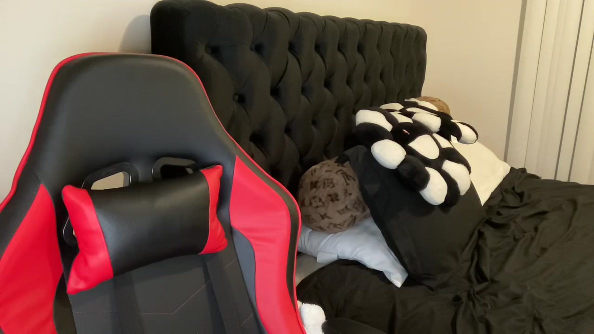 Gallery image thumbnail from aryaaxo's myfreecams stream on, 12/03/2024, 09:08 image 15 of 20