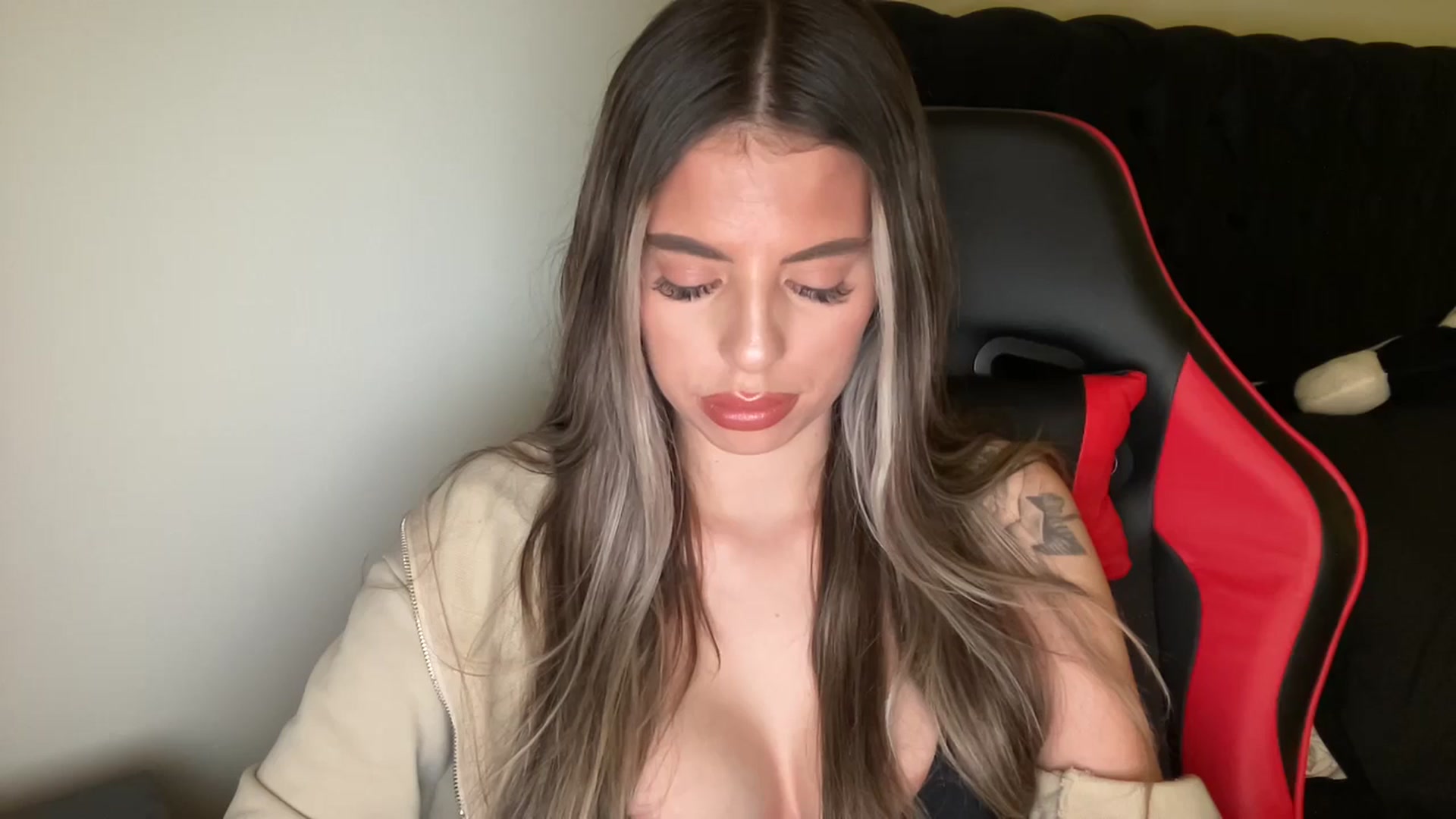 Gallery image thumbnail from aryaaxo's myfreecams stream on, 12/04/2024, 08:36 image 16 of 20