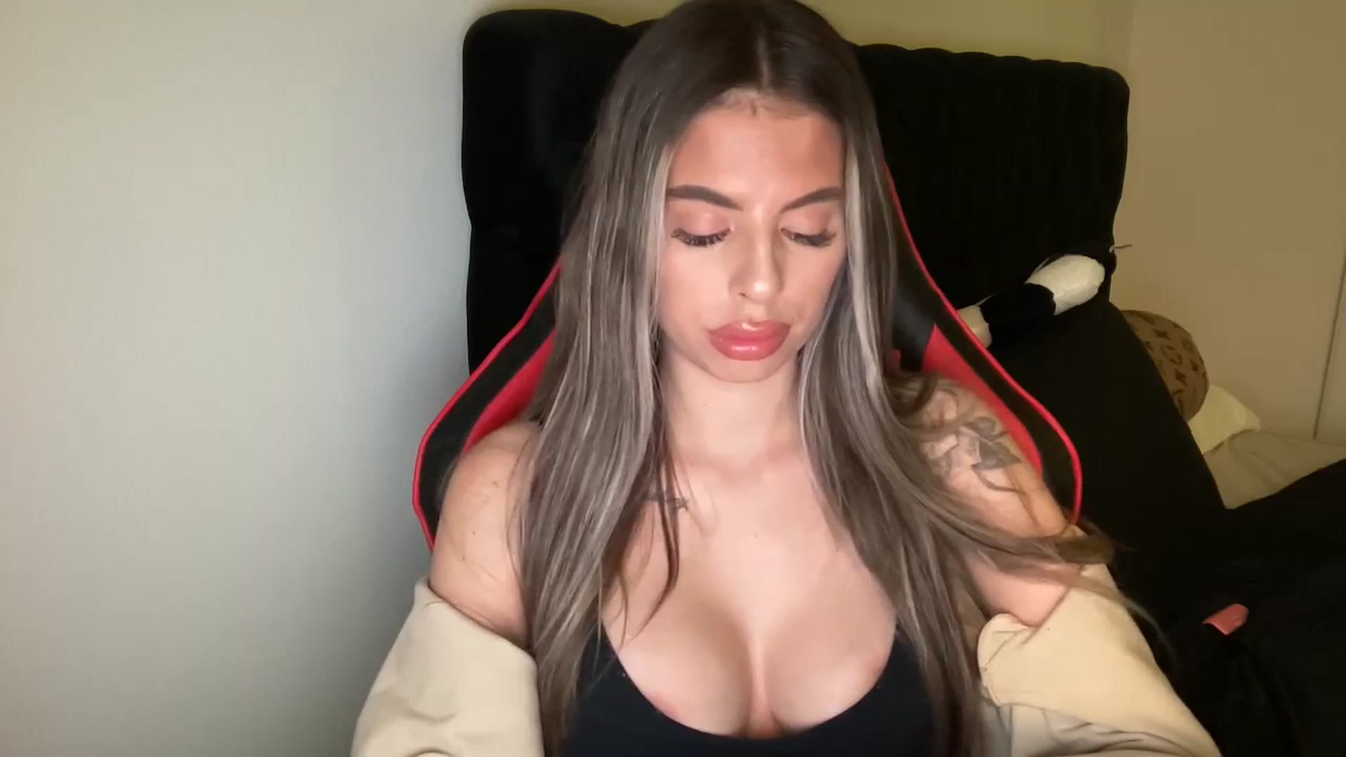 Gallery image thumbnail from aryaaxo's myfreecams stream on, 12/04/2024, 08:36 image 3 of 20