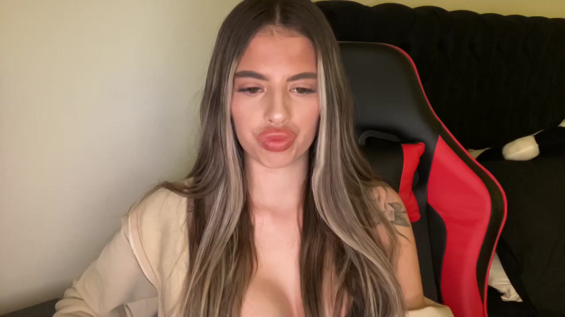 Gallery image thumbnail from aryaaxo's myfreecams stream on, 12/04/2024, 08:36 image 20 of 20