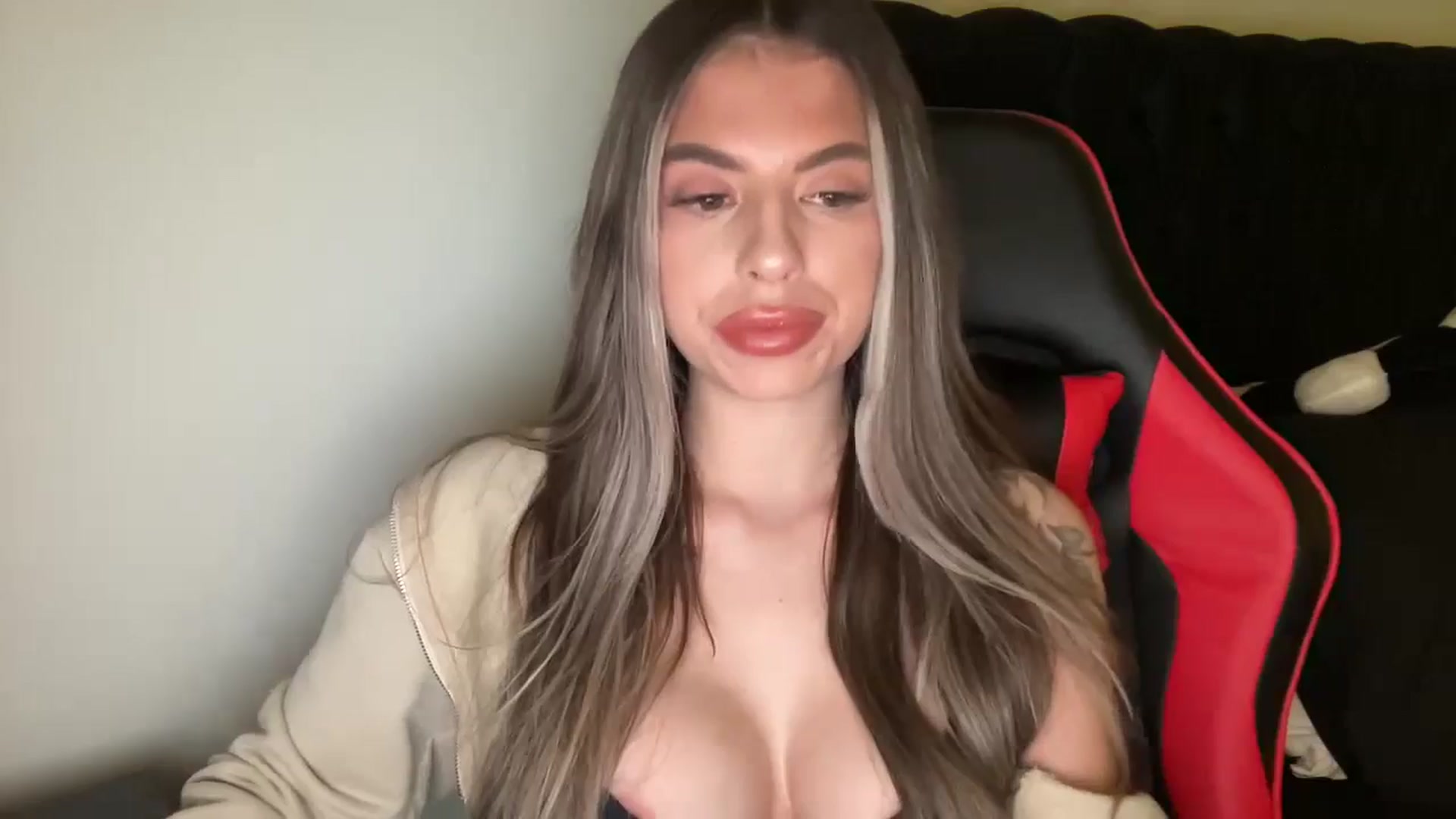 Gallery image thumbnail from aryaaxo's myfreecams stream on, 12/04/2024, 08:36 image 15 of 20