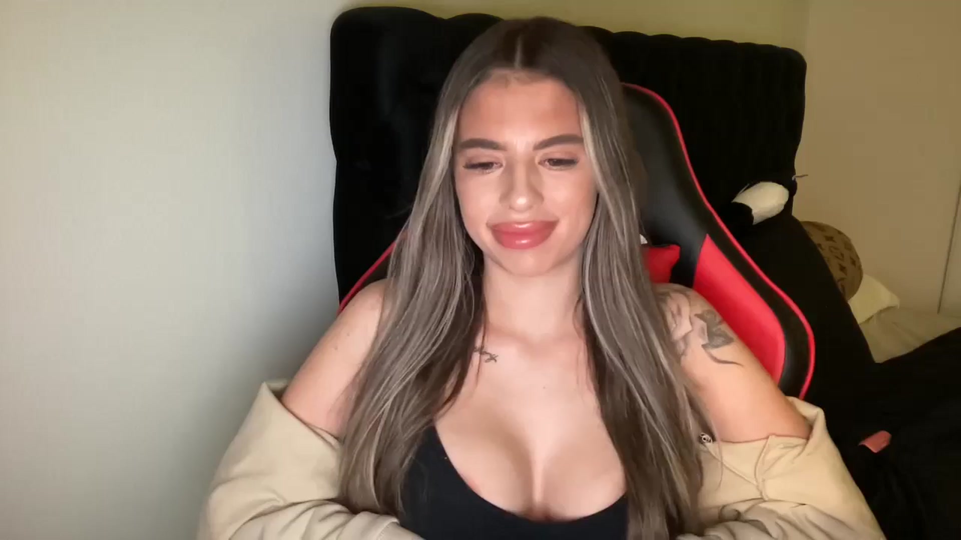 Gallery image thumbnail from aryaaxo's myfreecams stream on, 12/04/2024, 08:36 image 1 of 20
