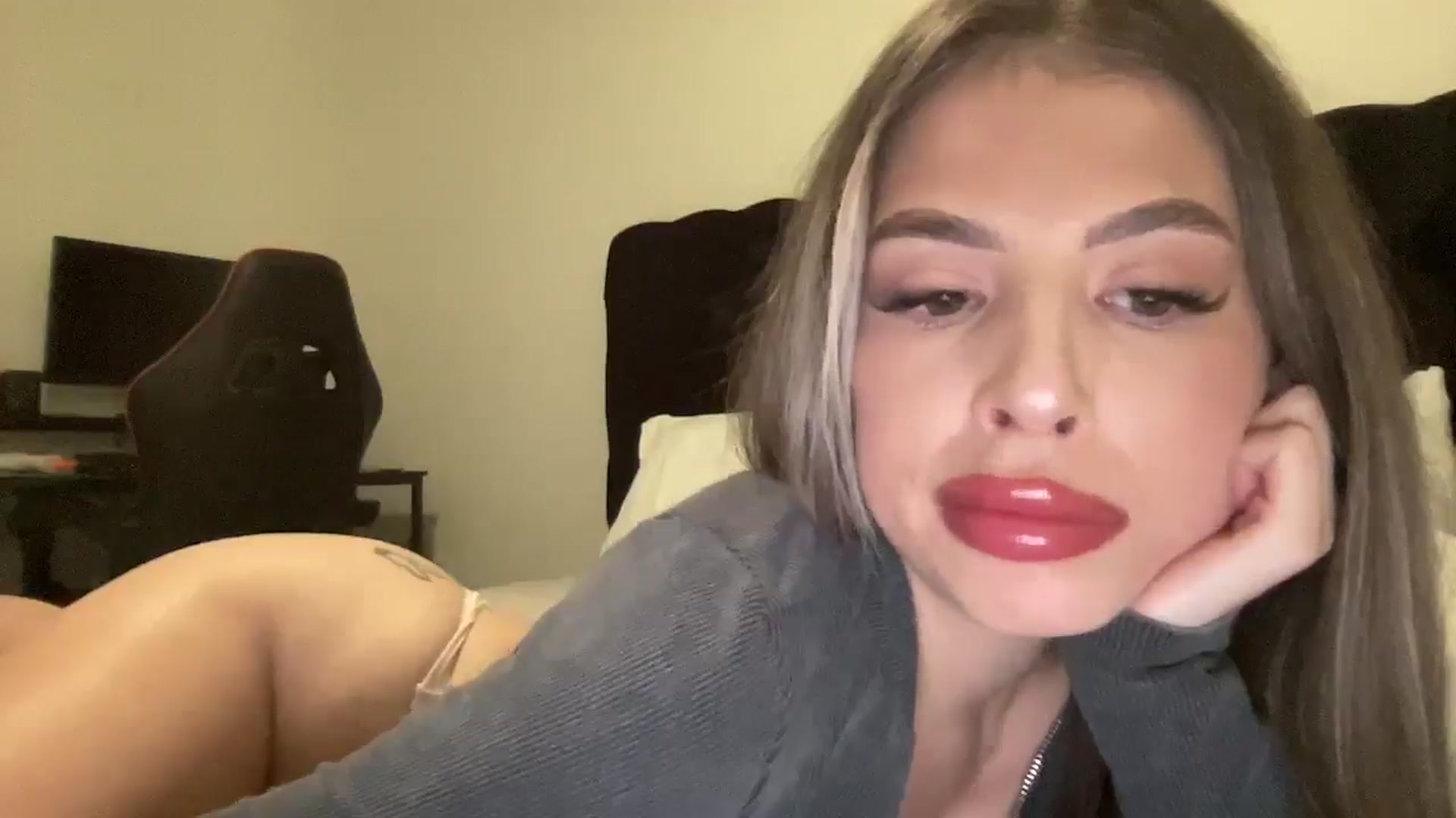 Gallery image thumbnail from aryaaxo's myfreecams stream on, 12/15/2024, 09:56 image 4 of 20