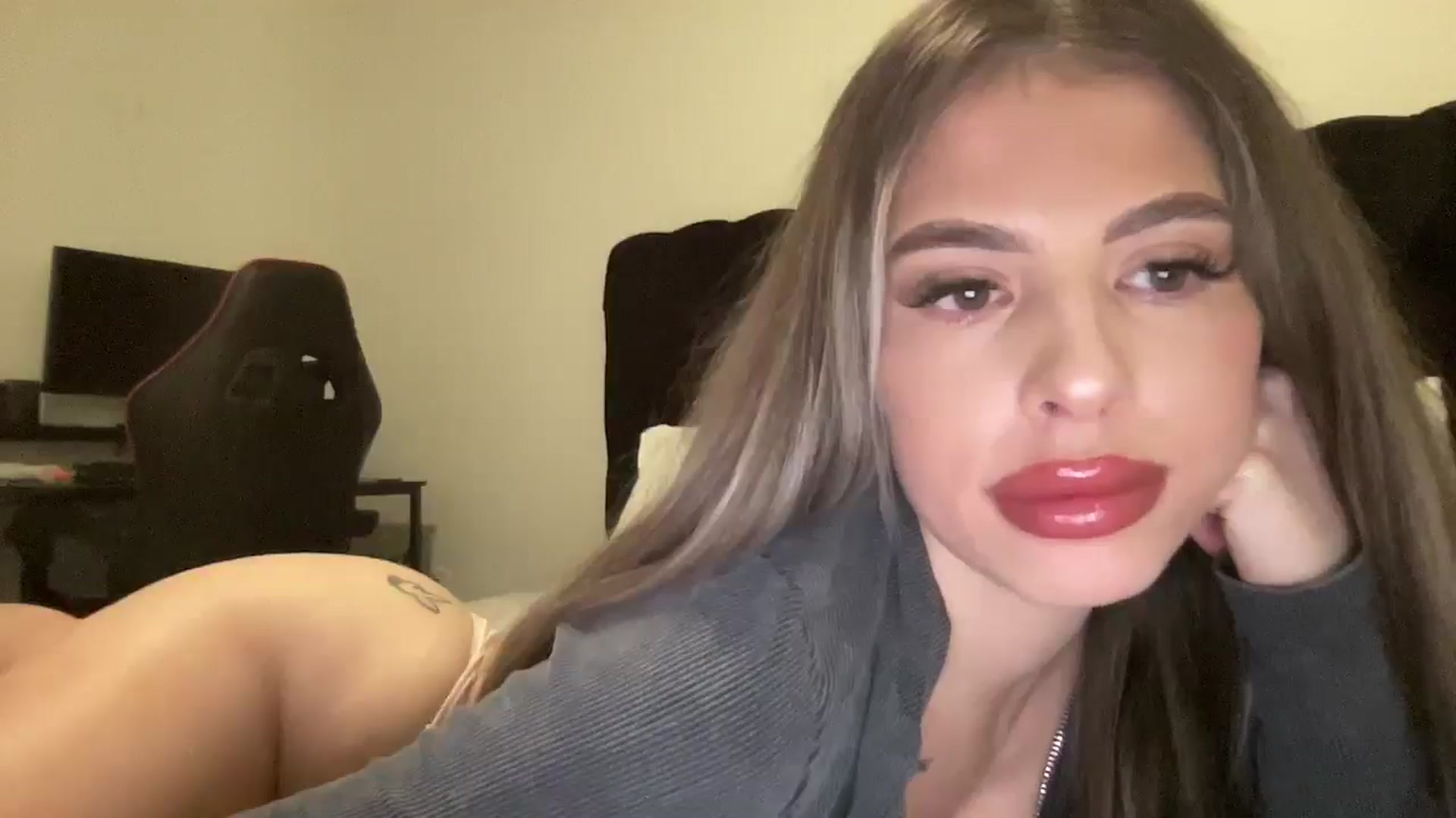 Gallery image thumbnail from aryaaxo's myfreecams stream on, 12/15/2024, 09:56 image 5 of 20