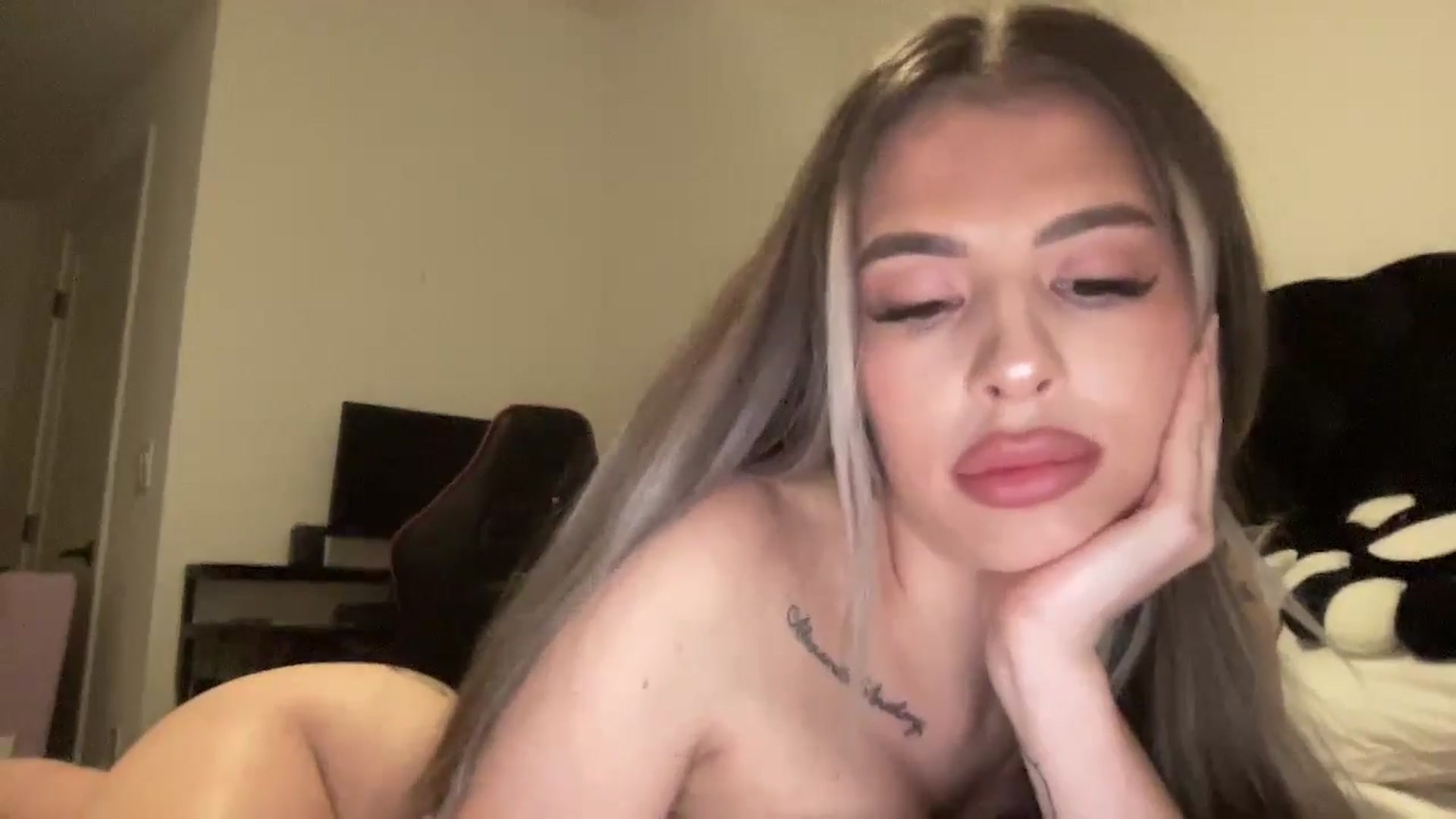 Gallery image thumbnail from aryaaxo's myfreecams stream on, 12/16/2024, 08:02 image 8 of 20