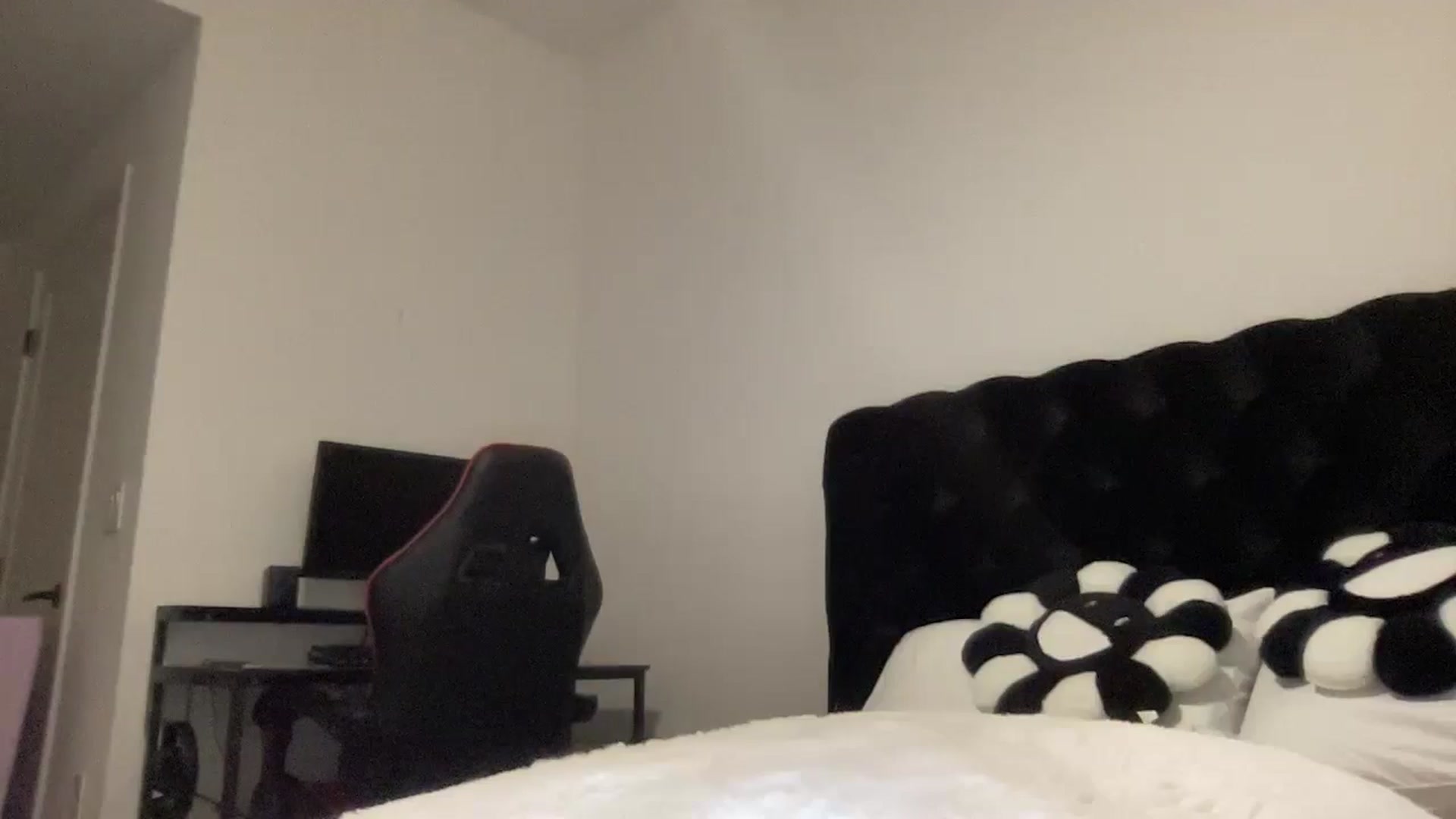 Gallery image thumbnail from aryaaxo's myfreecams stream on, 12/16/2024, 08:02 image 15 of 20