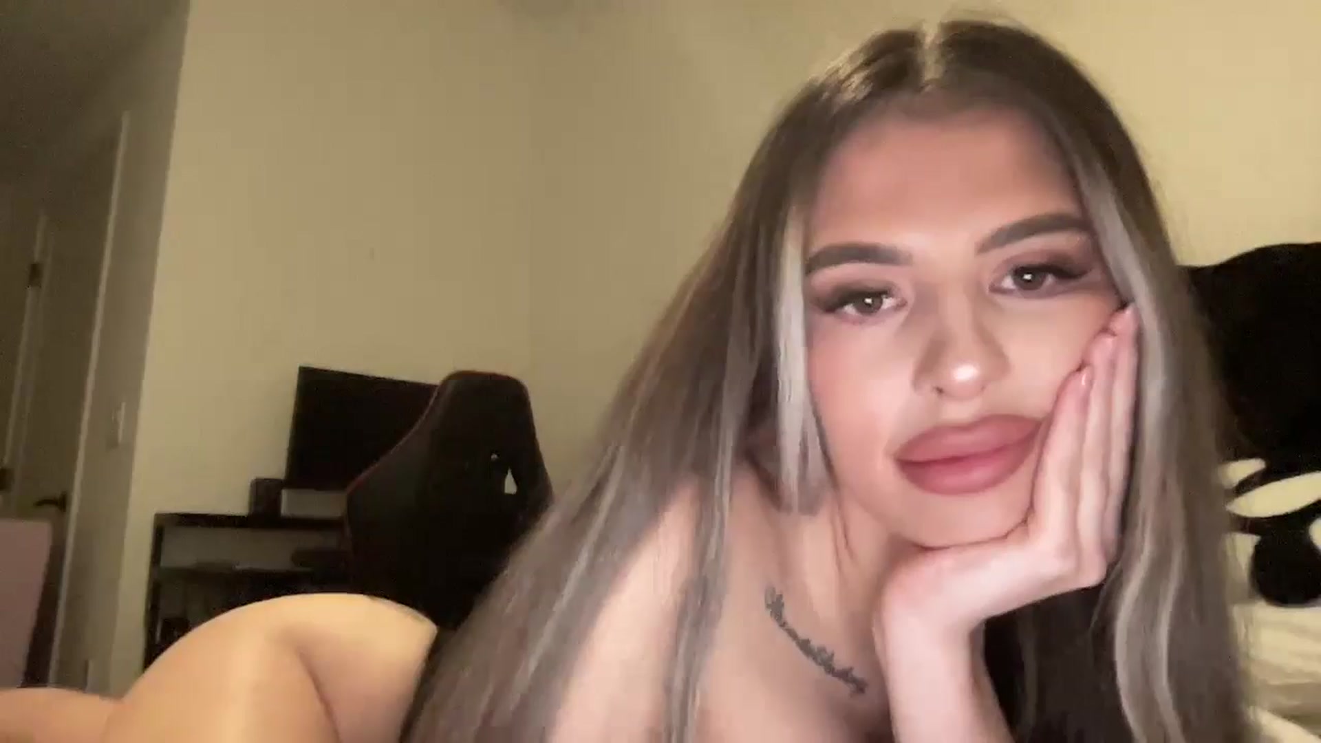 Gallery image thumbnail from aryaaxo's myfreecams stream on, 12/16/2024, 08:02 image 3 of 20
