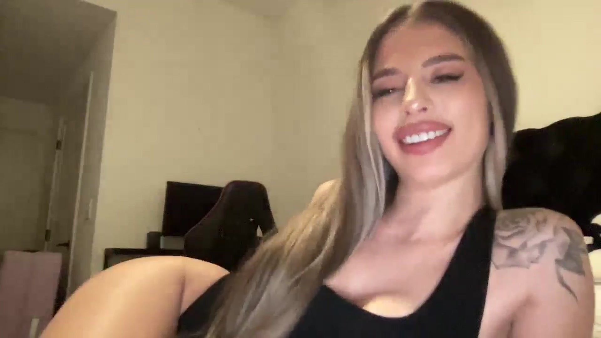 Gallery image thumbnail from aryaaxo's myfreecams stream on, 12/16/2024, 08:50 image 13 of 20