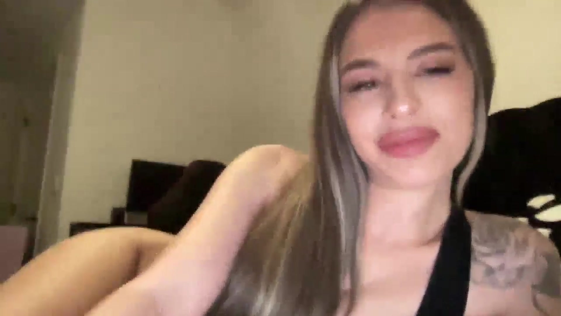 Gallery image thumbnail from aryaaxo's myfreecams stream on, 12/16/2024, 08:50 image 18 of 20