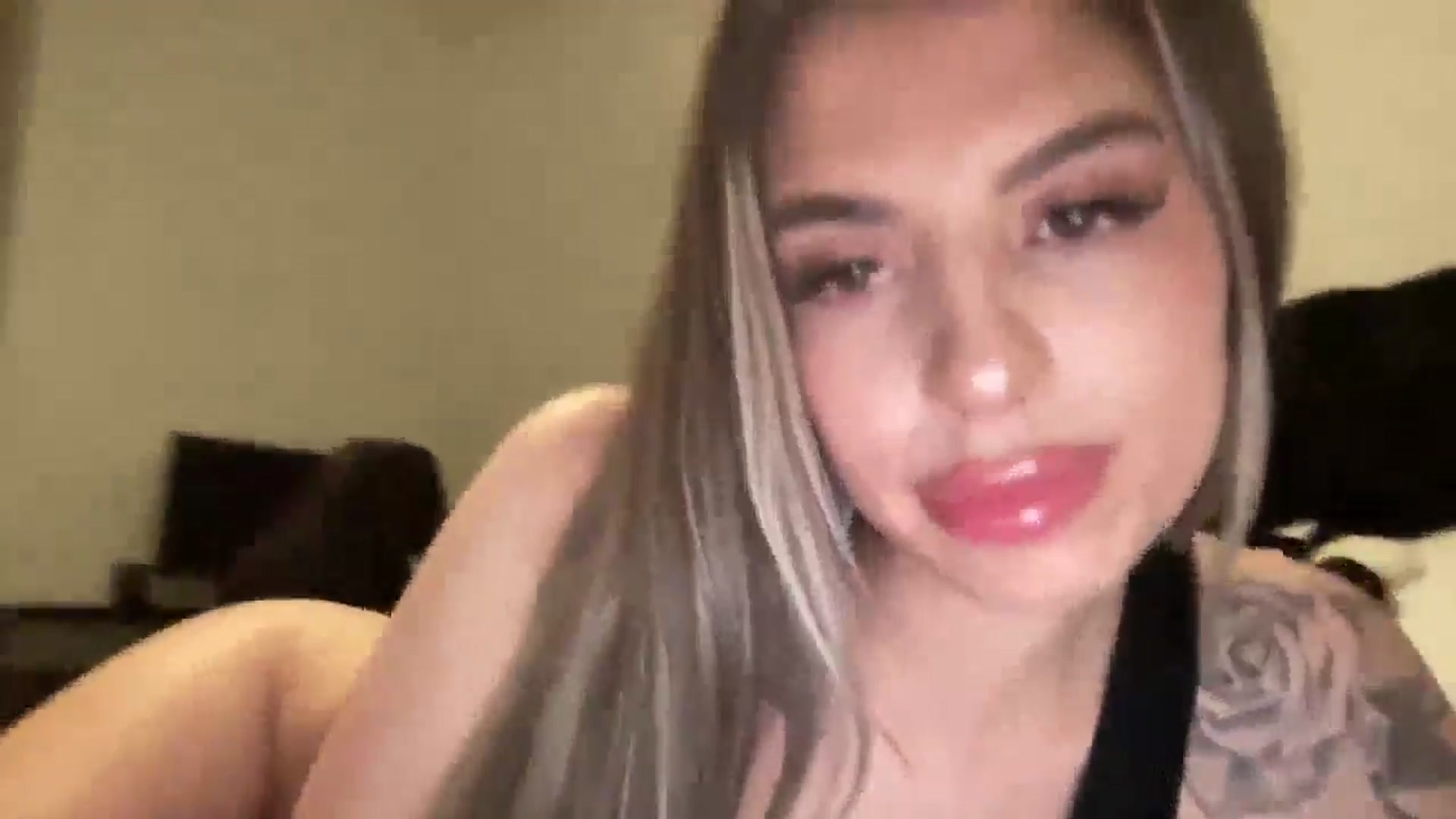 Gallery image thumbnail from aryaaxo's myfreecams stream on, 12/16/2024, 10:06 image 13 of 20
