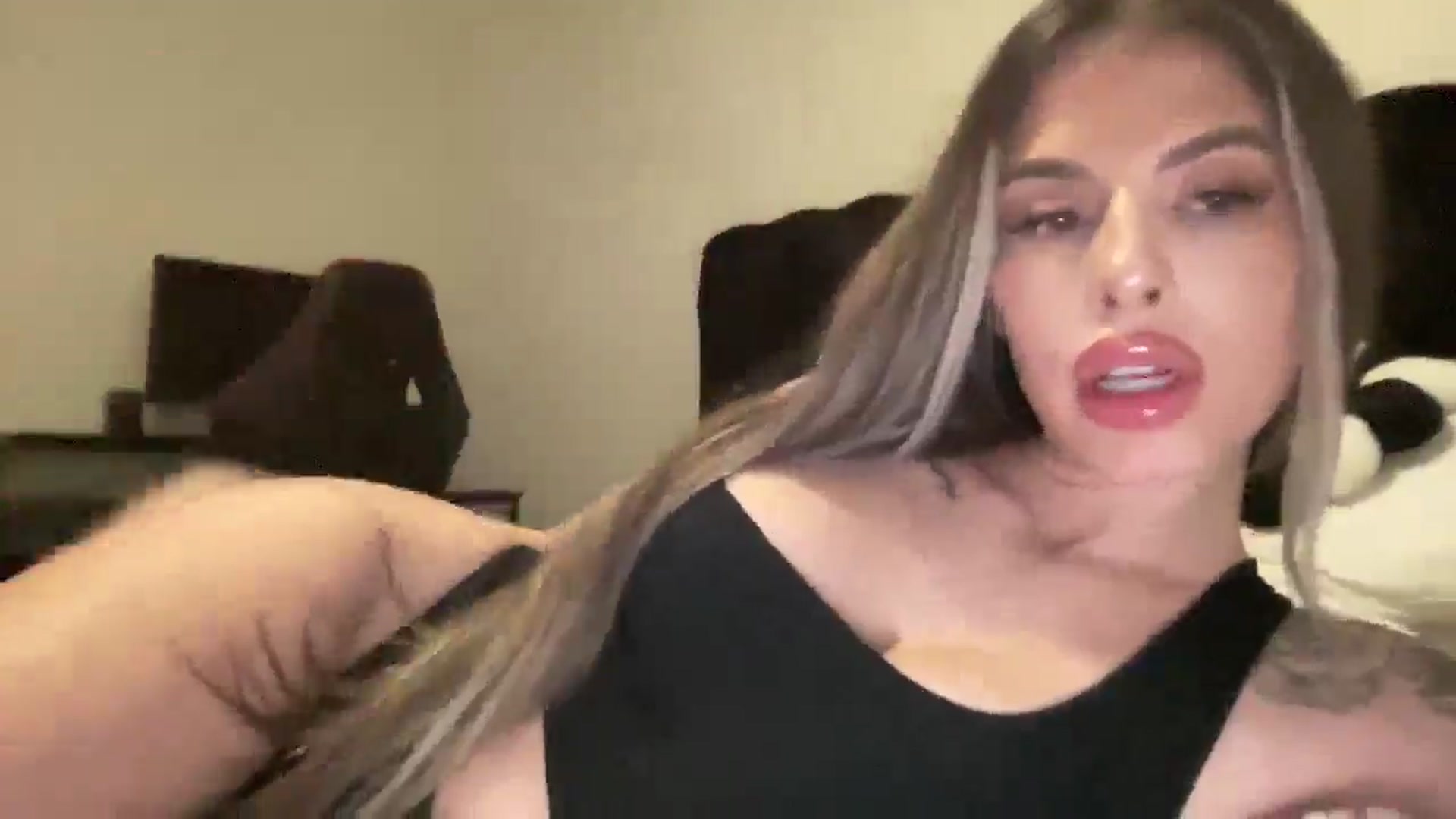 Gallery image thumbnail from aryaaxo's myfreecams stream on, 12/16/2024, 10:06 image 17 of 20