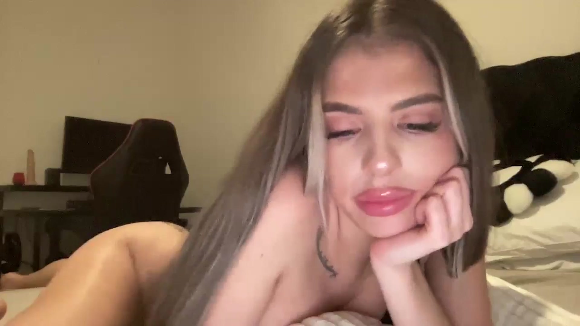Gallery image thumbnail from aryaaxo's myfreecams stream on, 12/16/2024, 11:13 image 15 of 20