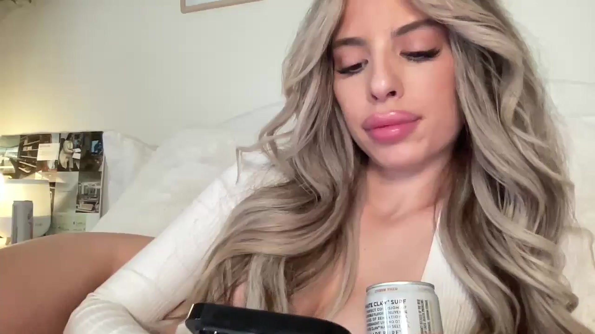 Gallery image thumbnail from aryaaxo's myfreecams stream on, 01/03/2025, 06:51 image 20 of 20