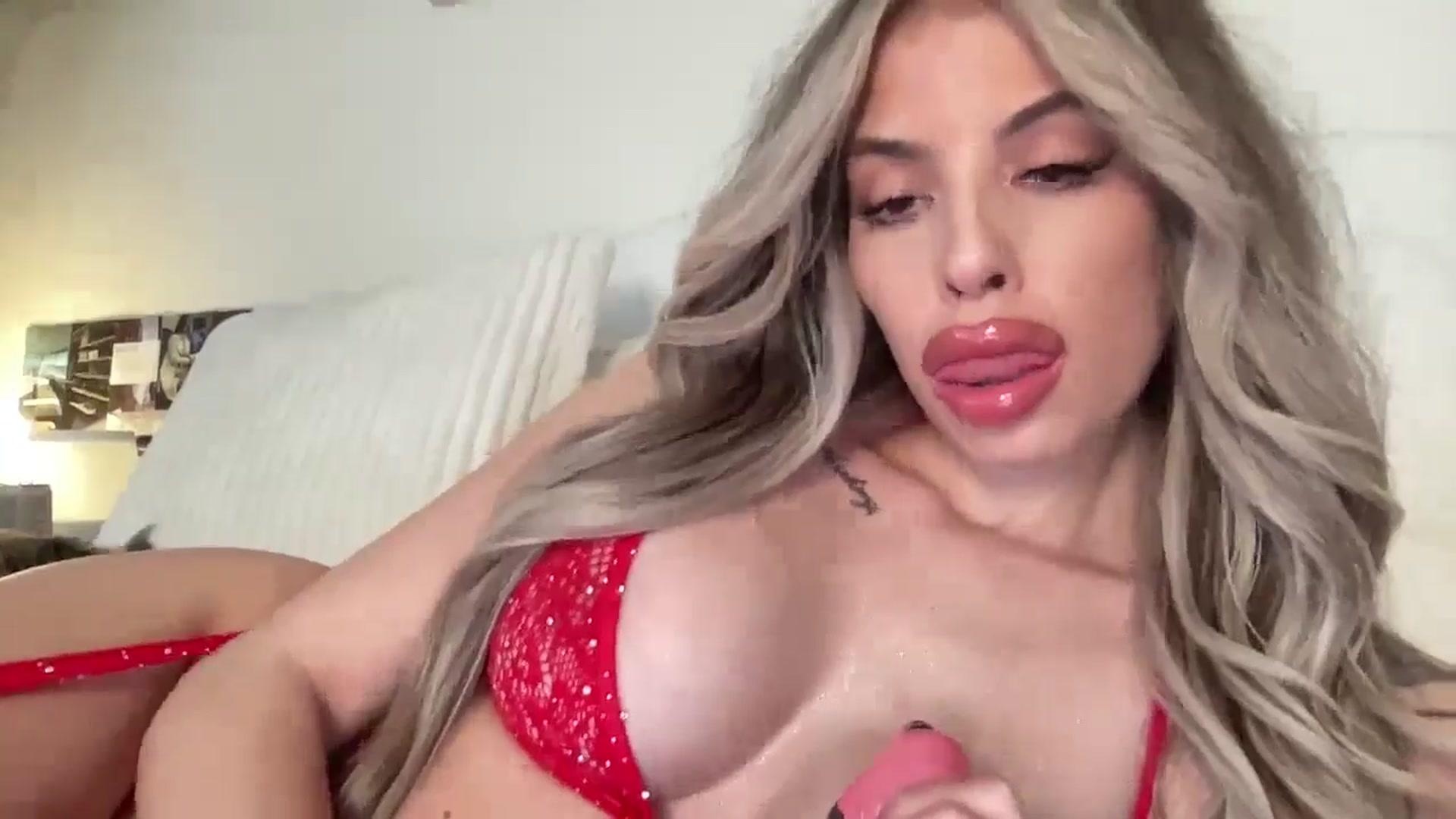 Gallery image thumbnail from aryaaxo's myfreecams stream on, 01/03/2025, 08:45 image 18 of 20