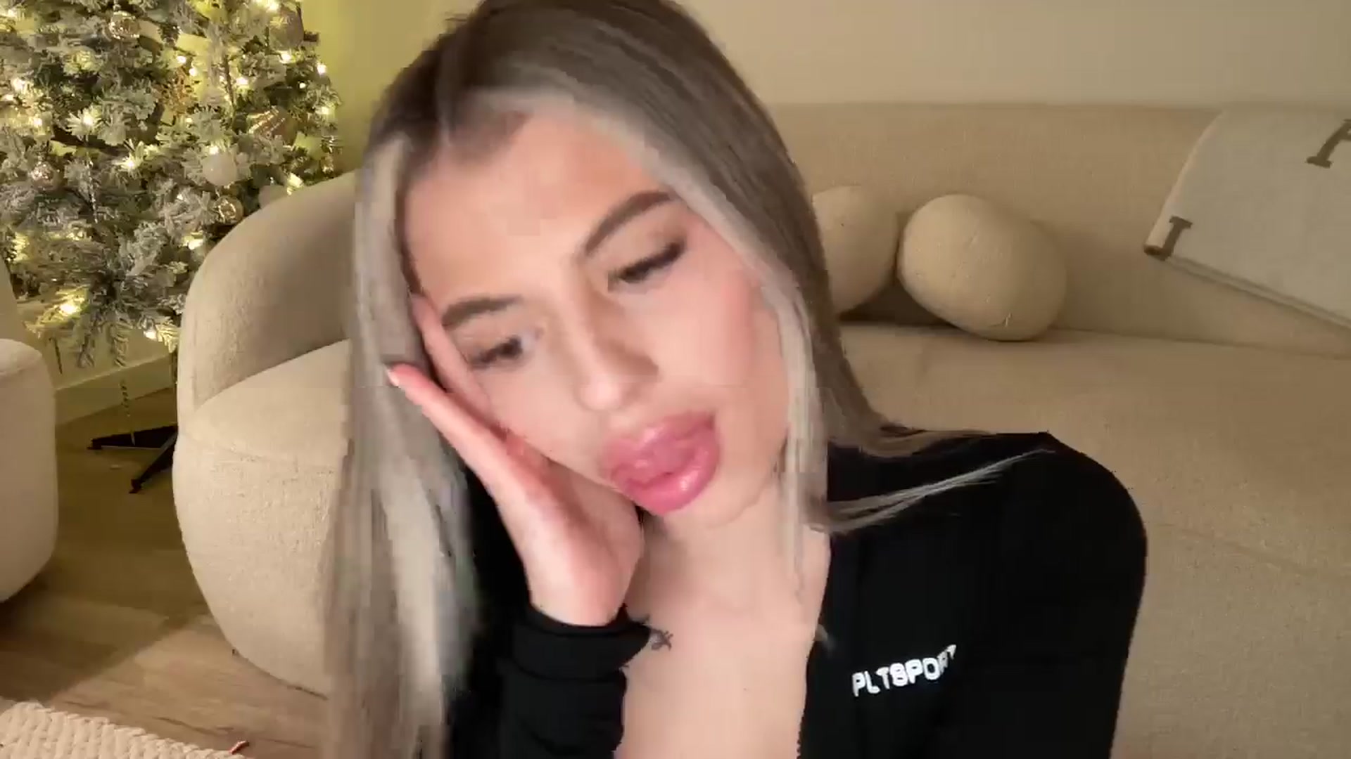 Gallery image thumbnail from aryaaxo's myfreecams stream on, 01/06/2025, 08:12 image 12 of 20