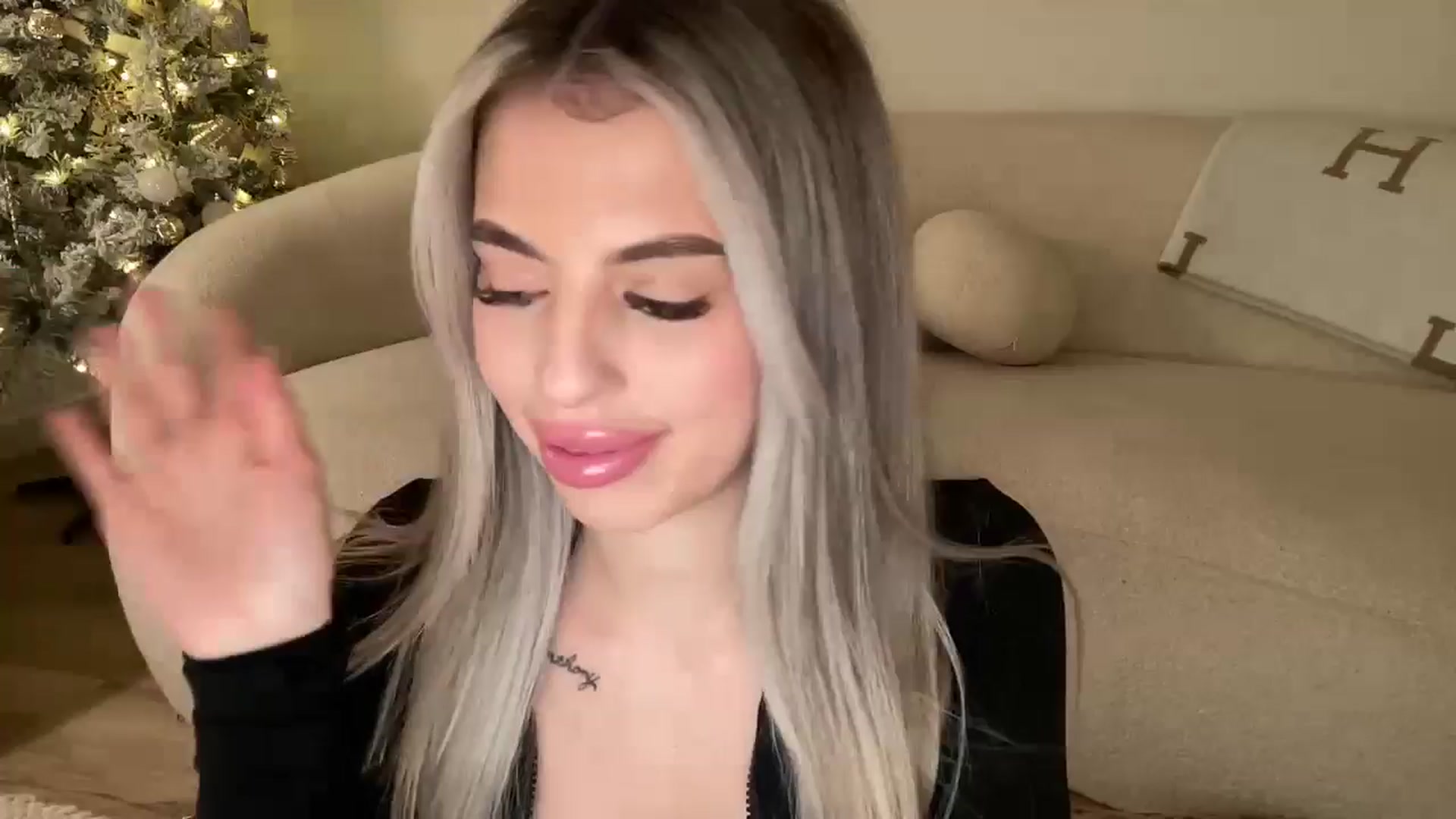 Gallery image thumbnail from aryaaxo's myfreecams stream on, 01/06/2025, 09:06 image 11 of 20