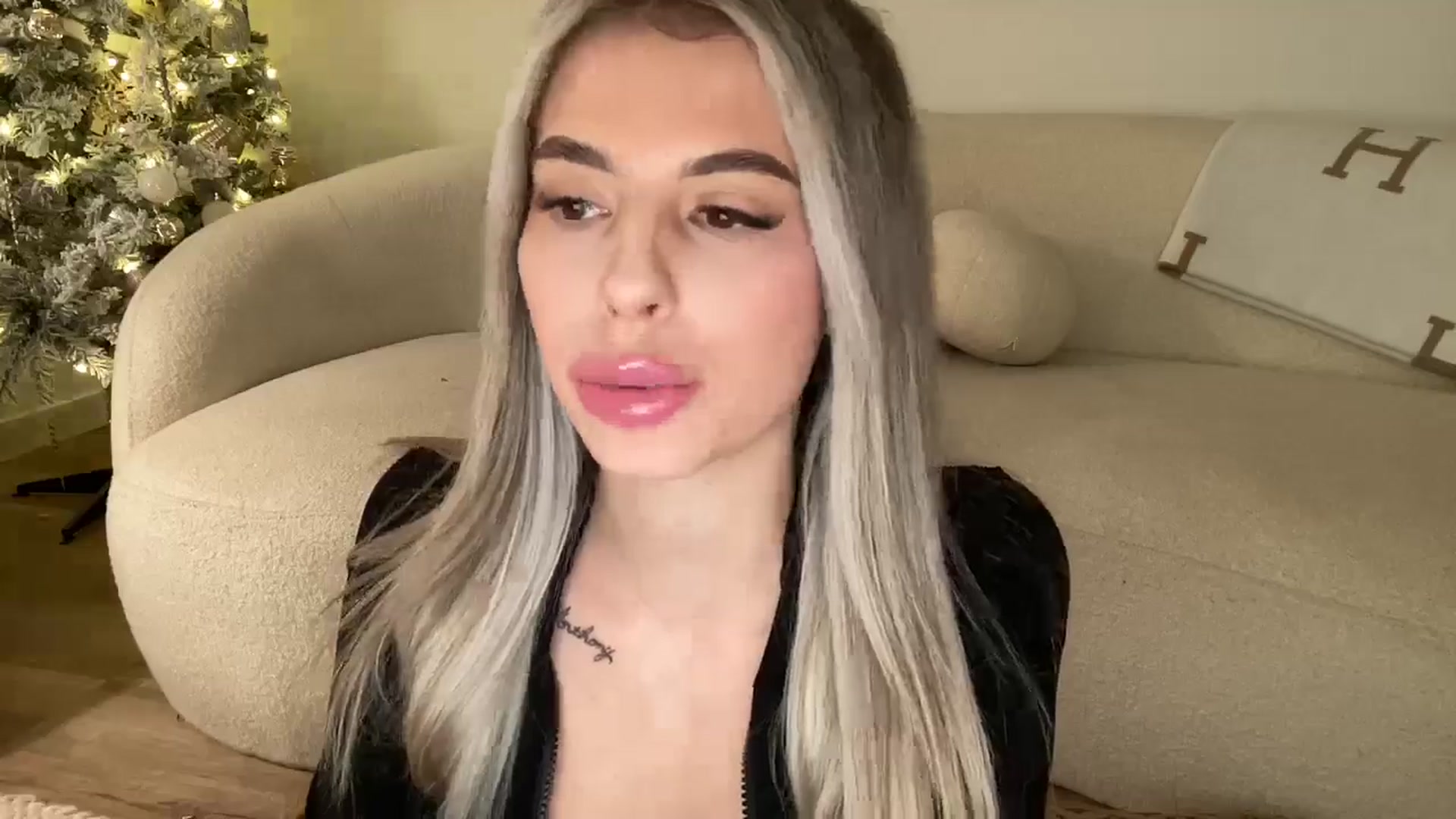 Gallery image thumbnail from aryaaxo's myfreecams stream on, 01/06/2025, 09:06 image 12 of 20