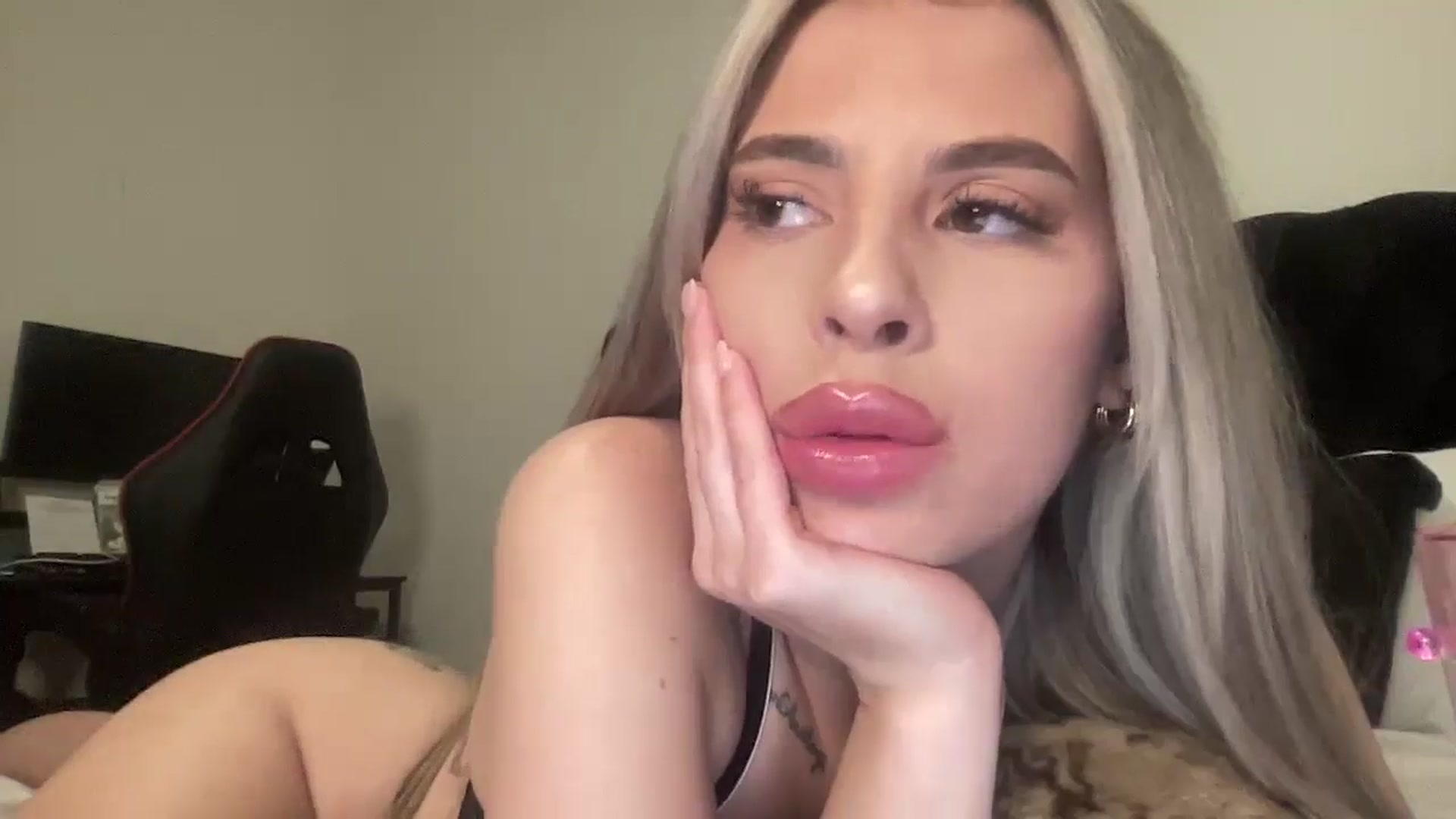 Gallery image thumbnail from aryaaxo's myfreecams stream on, 01/07/2025, 09:07 image 13 of 20