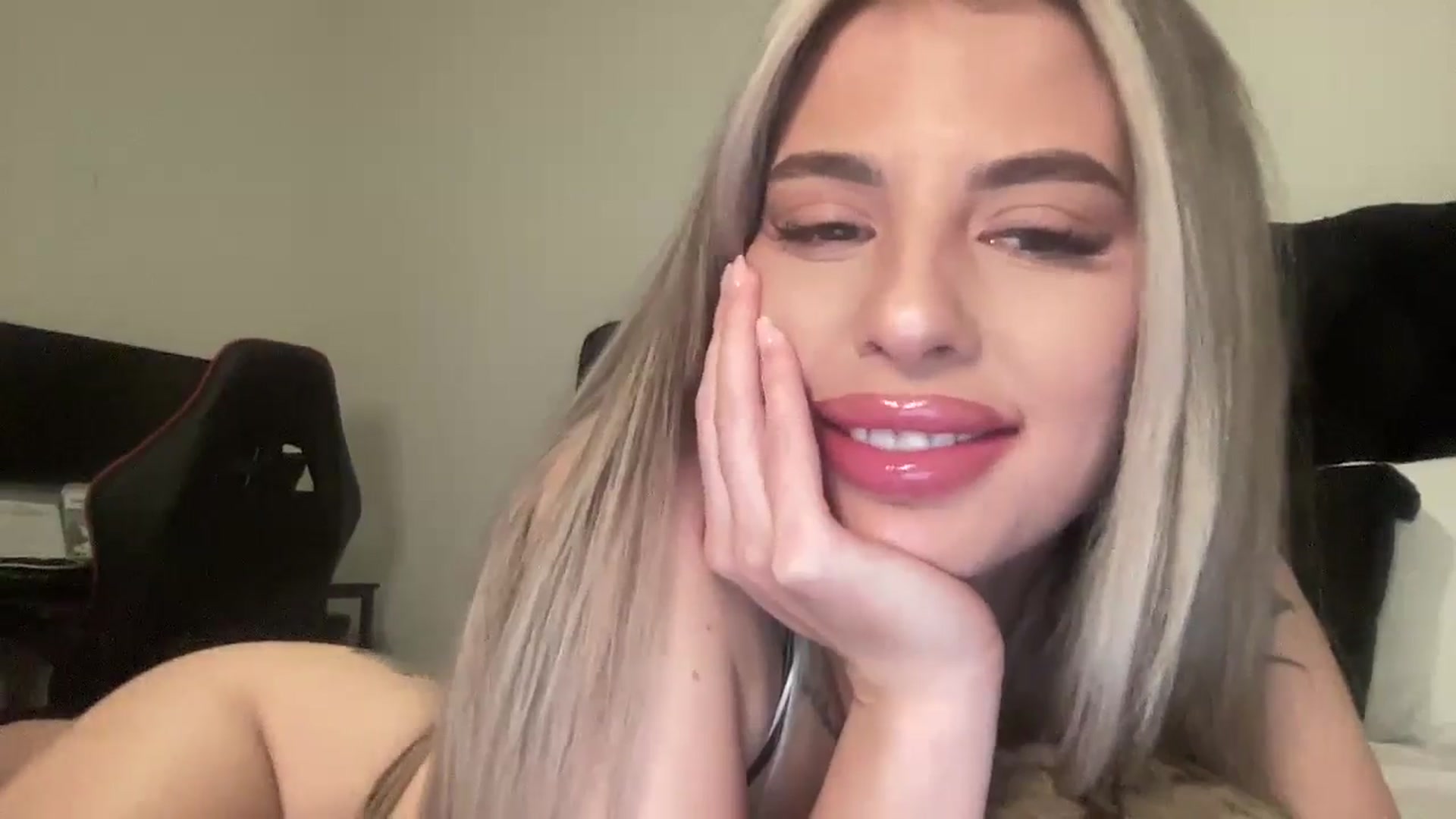 Gallery image thumbnail from aryaaxo's myfreecams stream on, 01/07/2025, 09:07 image 11 of 20