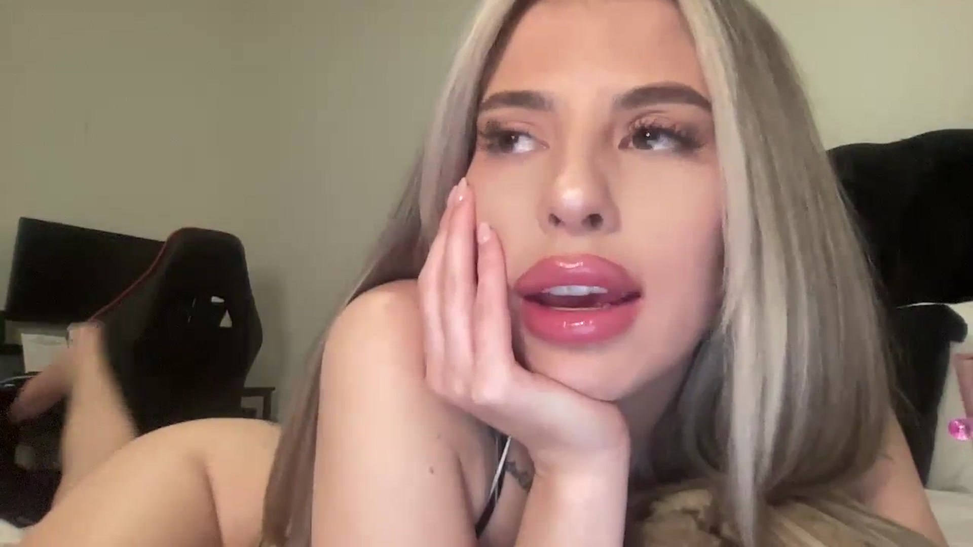 Gallery image thumbnail from aryaaxo's myfreecams stream on, 01/07/2025, 09:07 image 12 of 20
