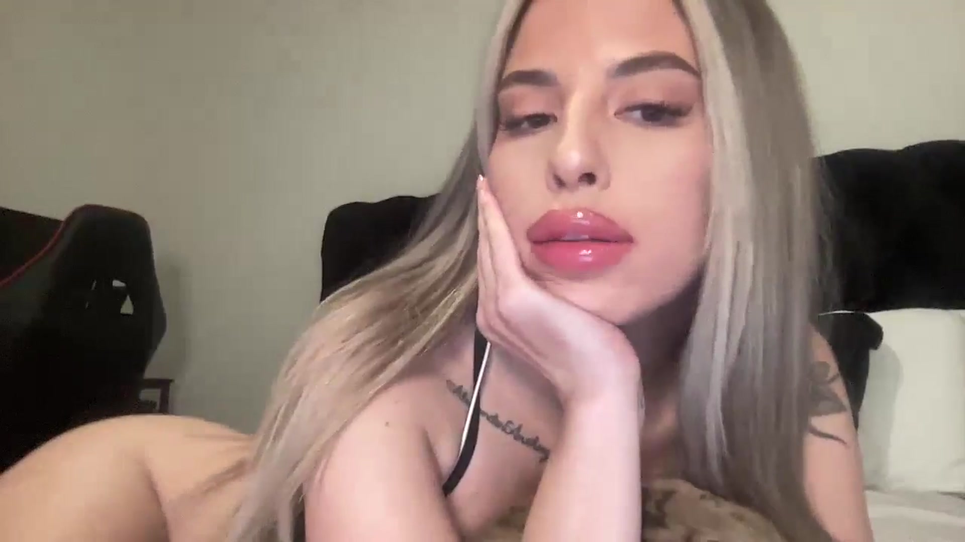 Gallery image thumbnail from aryaaxo's myfreecams stream on, 01/07/2025, 09:07 image 2 of 20