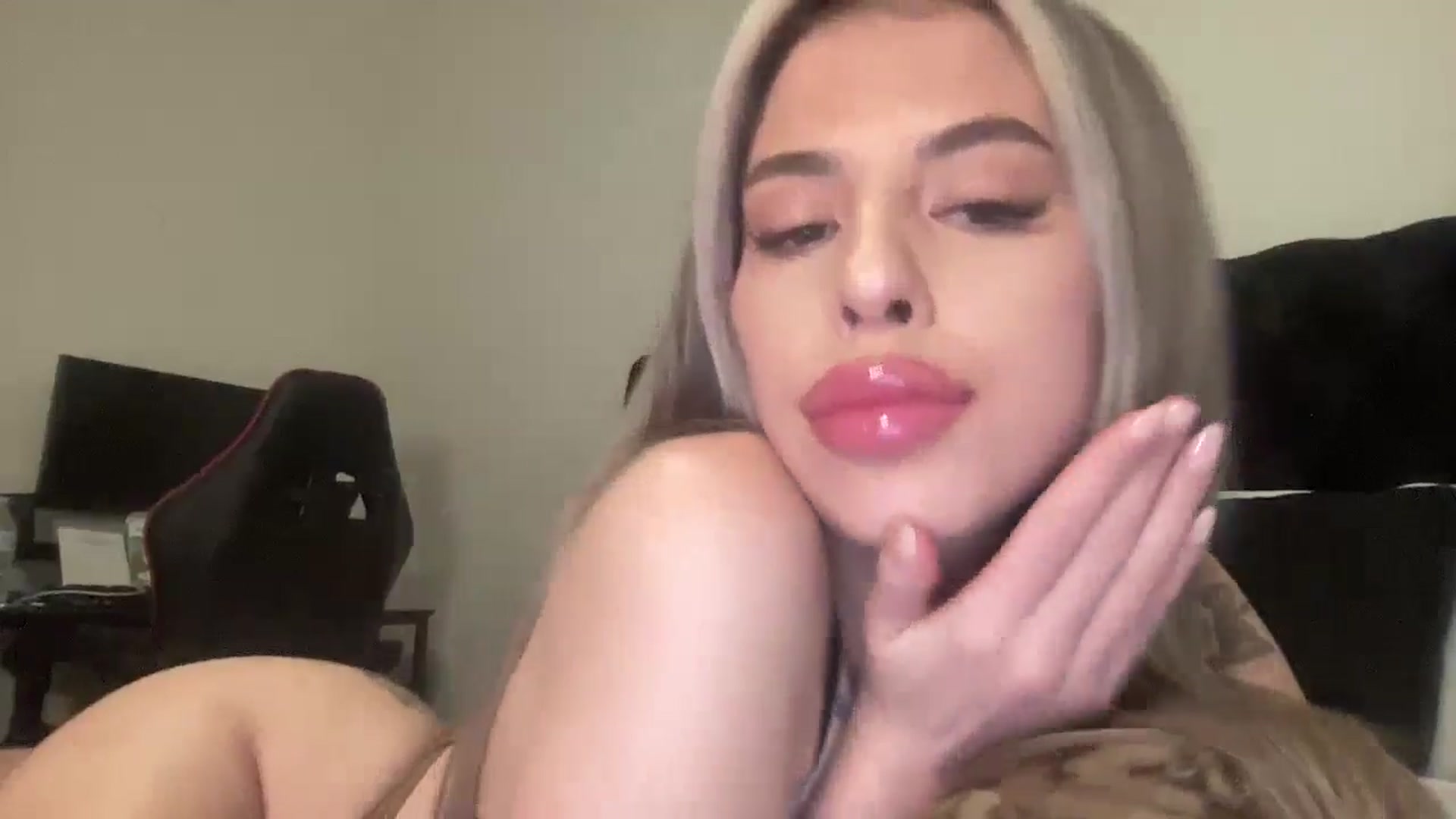 Gallery image thumbnail from aryaaxo's myfreecams stream on, 01/07/2025, 09:07 image 18 of 20