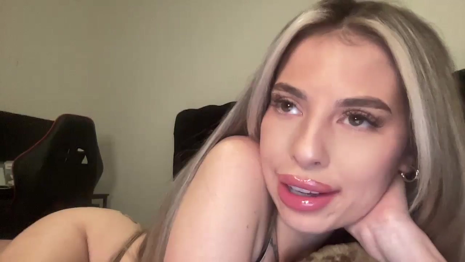 Gallery image thumbnail from aryaaxo's myfreecams stream on, 01/07/2025, 11:35 image 2 of 20