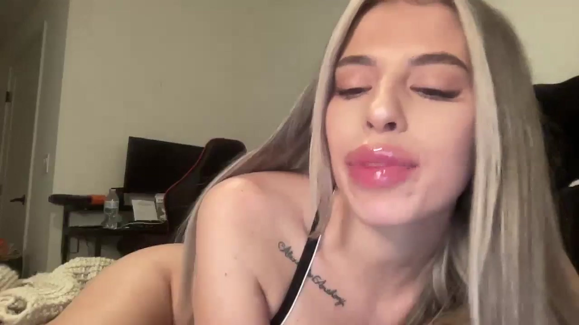 Gallery image thumbnail from aryaaxo's myfreecams stream on, 01/07/2025, 11:35 image 12 of 20