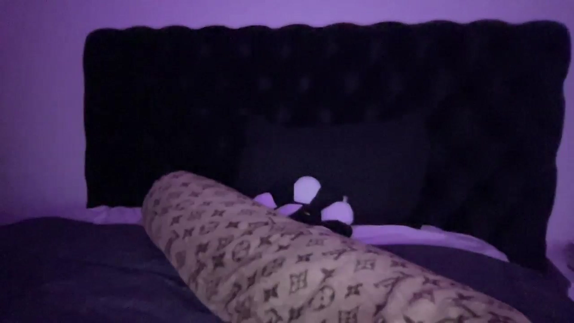 Gallery image thumbnail from aryaaxo's myfreecams stream on, 01/14/2025, 08:43 image 17 of 20