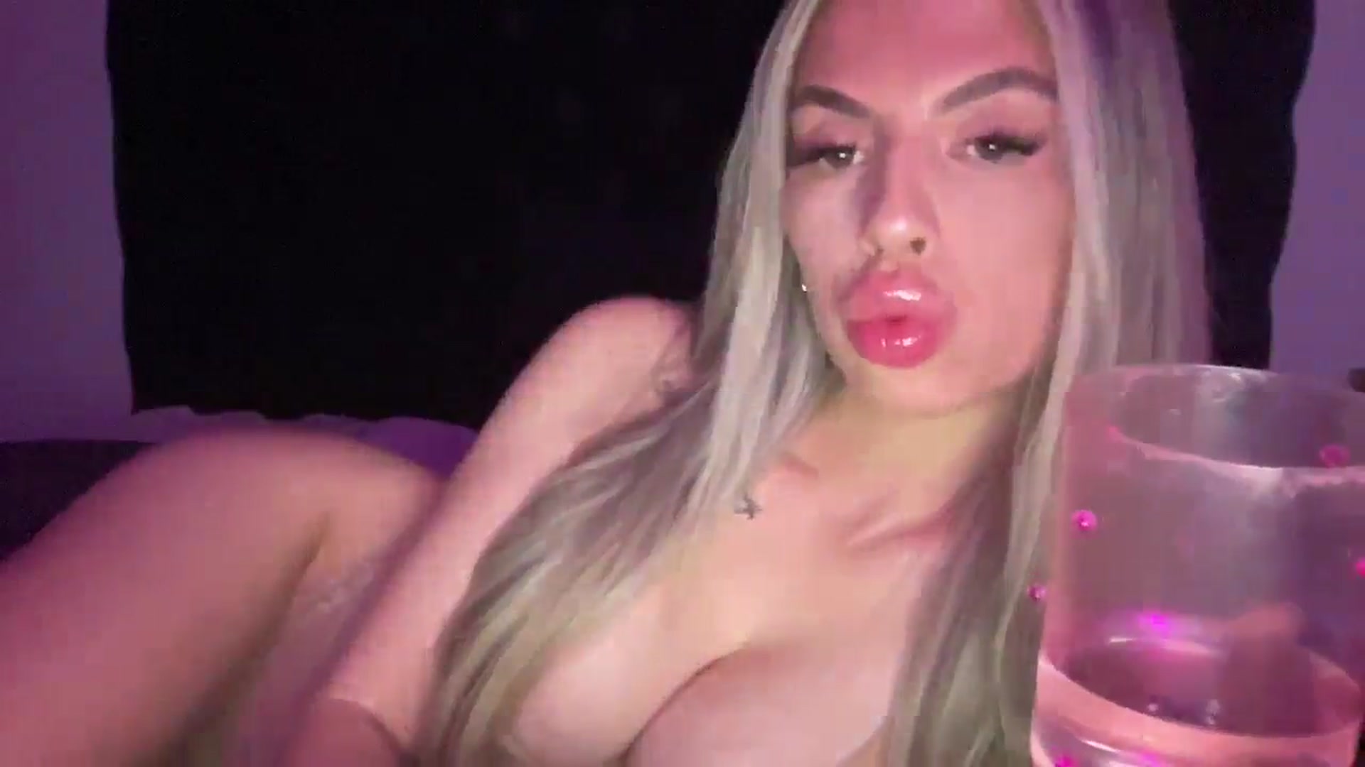 Gallery image thumbnail from aryaaxo's myfreecams stream on, 01/14/2025, 11:28 image 6 of 20