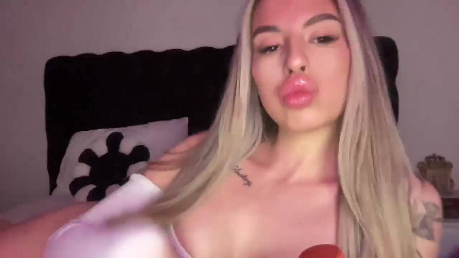 Gallery image thumbnail from aryaaxo's myfreecams stream on, 01/15/2025, 09:53 image 12 of 20