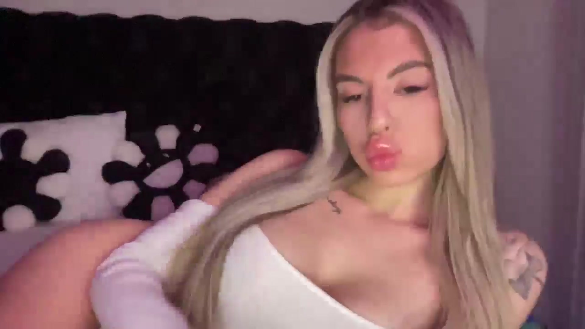 Gallery image thumbnail from aryaaxo's myfreecams stream on, 01/15/2025, 09:53 image 7 of 20