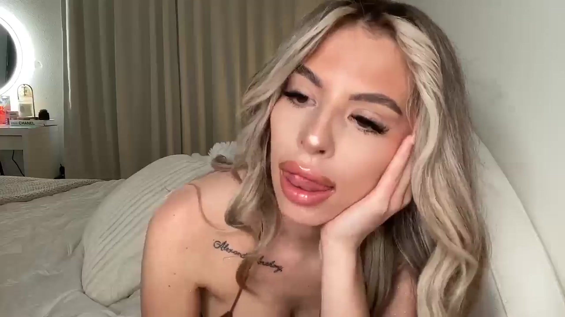 Gallery image thumbnail from aryaaxo's myfreecams stream on, 01/17/2025, 08:51 image 6 of 20