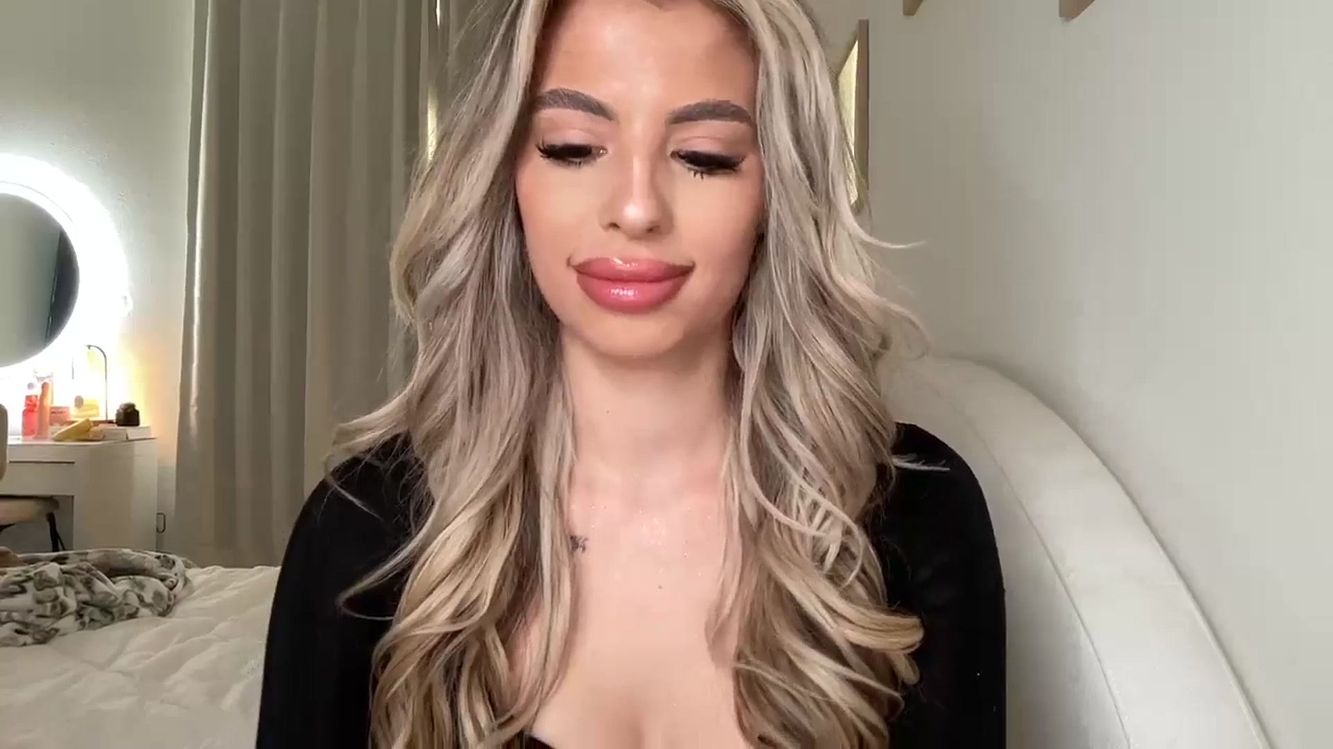 Gallery image thumbnail from aryaaxo's myfreecams stream on, 01/18/2025, 24:42 image 16 of 20