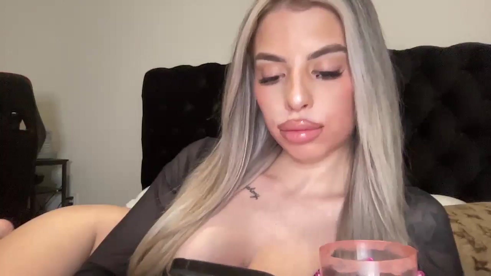 Gallery image thumbnail from aryaaxo's myfreecams stream on, 01/24/2025, 10:02 image 8 of 20