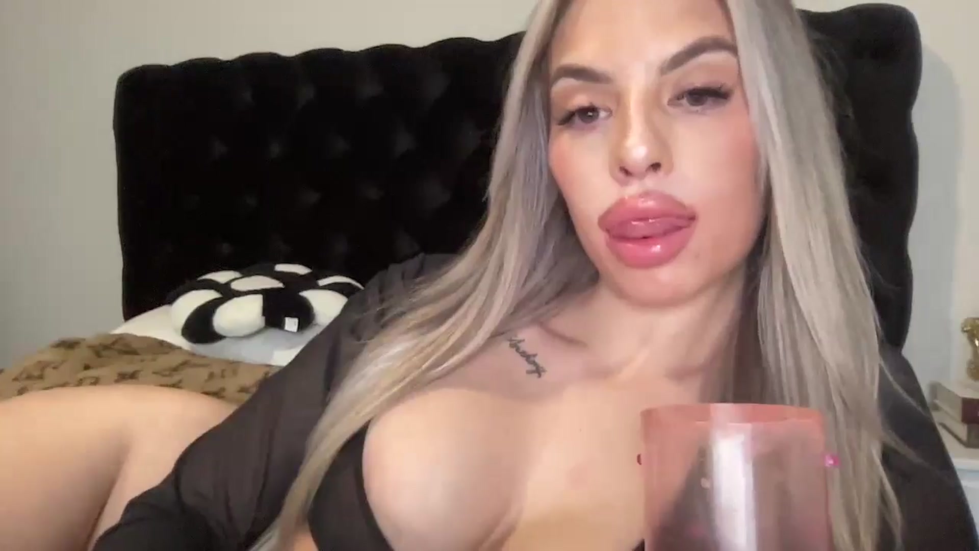 Gallery image thumbnail from aryaaxo's myfreecams stream on, 01/24/2025, 11:01 image 16 of 20