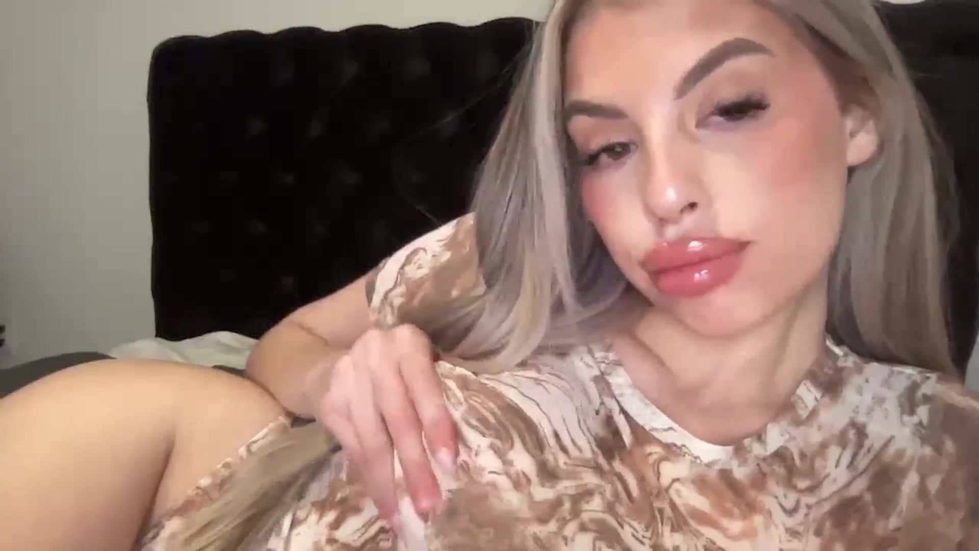 Gallery image thumbnail from aryaaxo's myfreecams stream on, 01/25/2025, 10:52 image 15 of 20