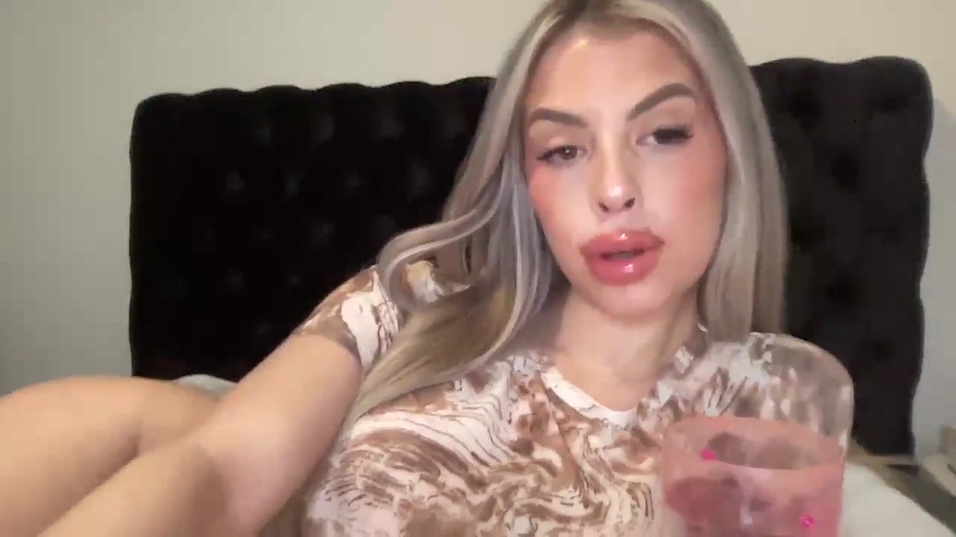 Gallery image thumbnail from aryaaxo's myfreecams stream on, 01/25/2025, 10:52 image 18 of 20