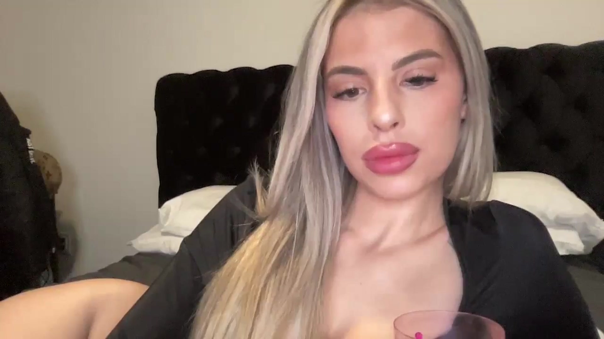 Gallery image thumbnail from aryaaxo's myfreecams stream on, 01/28/2025, 08:17 image 3 of 20