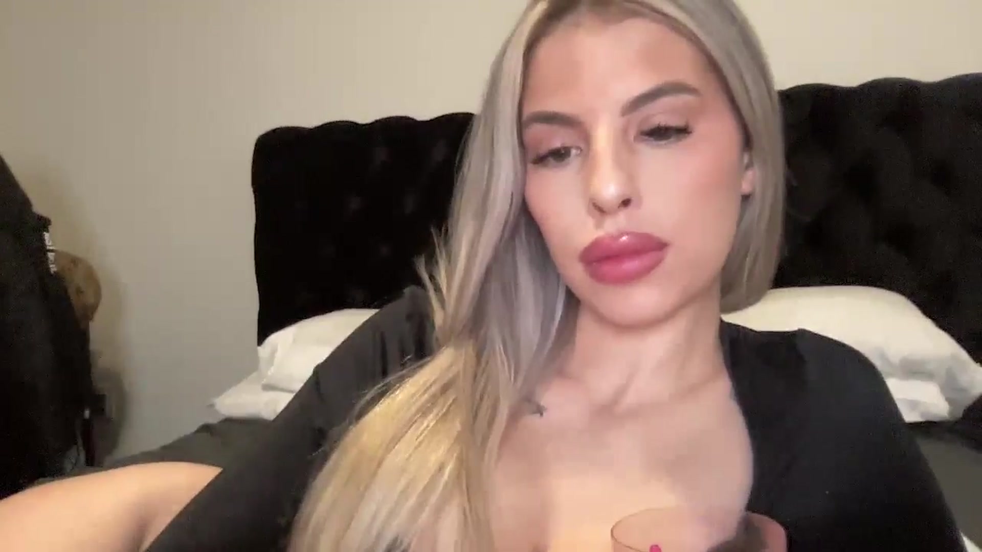 Gallery image thumbnail from aryaaxo's myfreecams stream on, 01/28/2025, 08:17 image 4 of 20