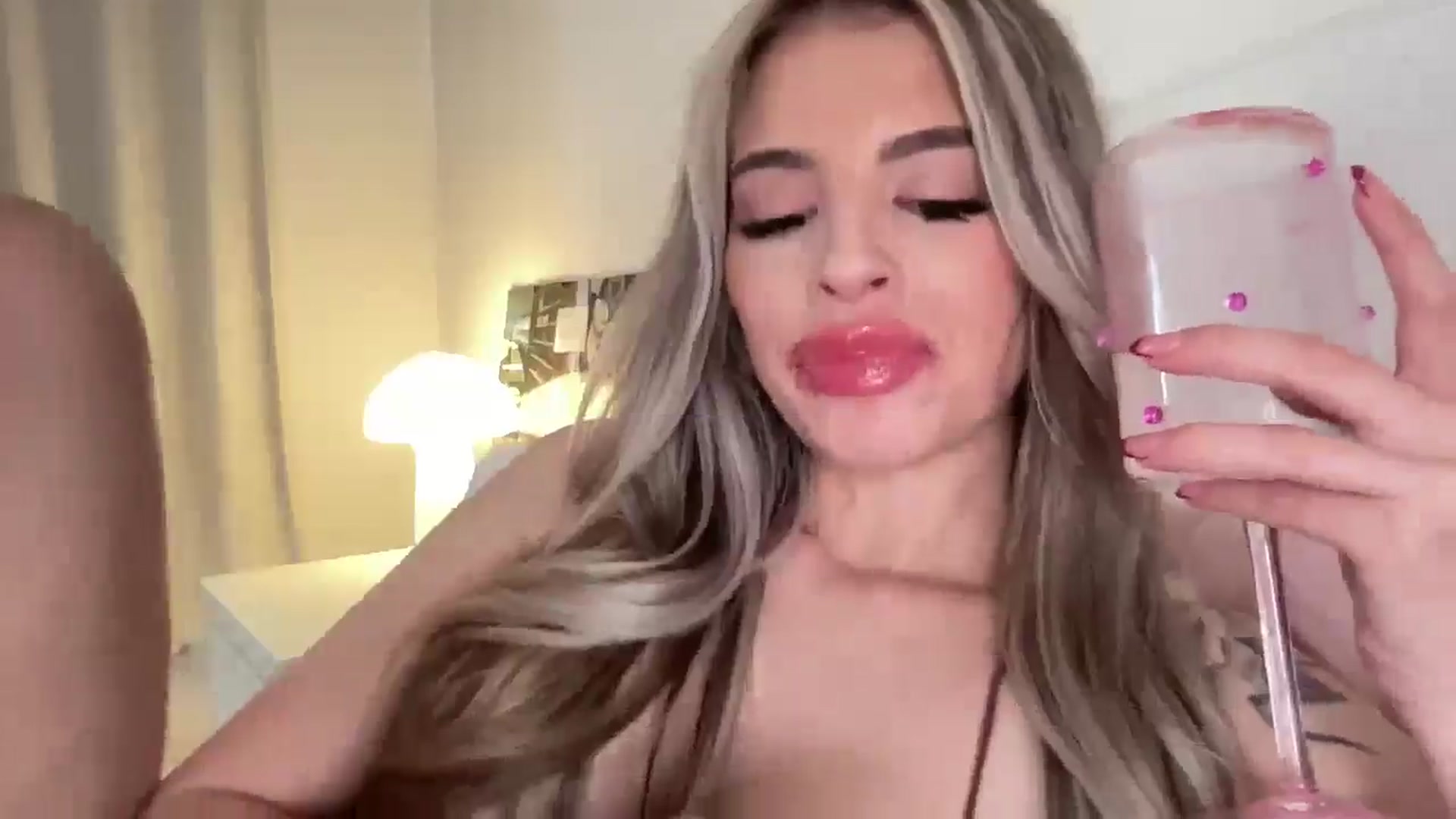 Gallery image thumbnail from aryaaxo's myfreecams stream on, 02/02/2025, 10:35 image 6 of 20