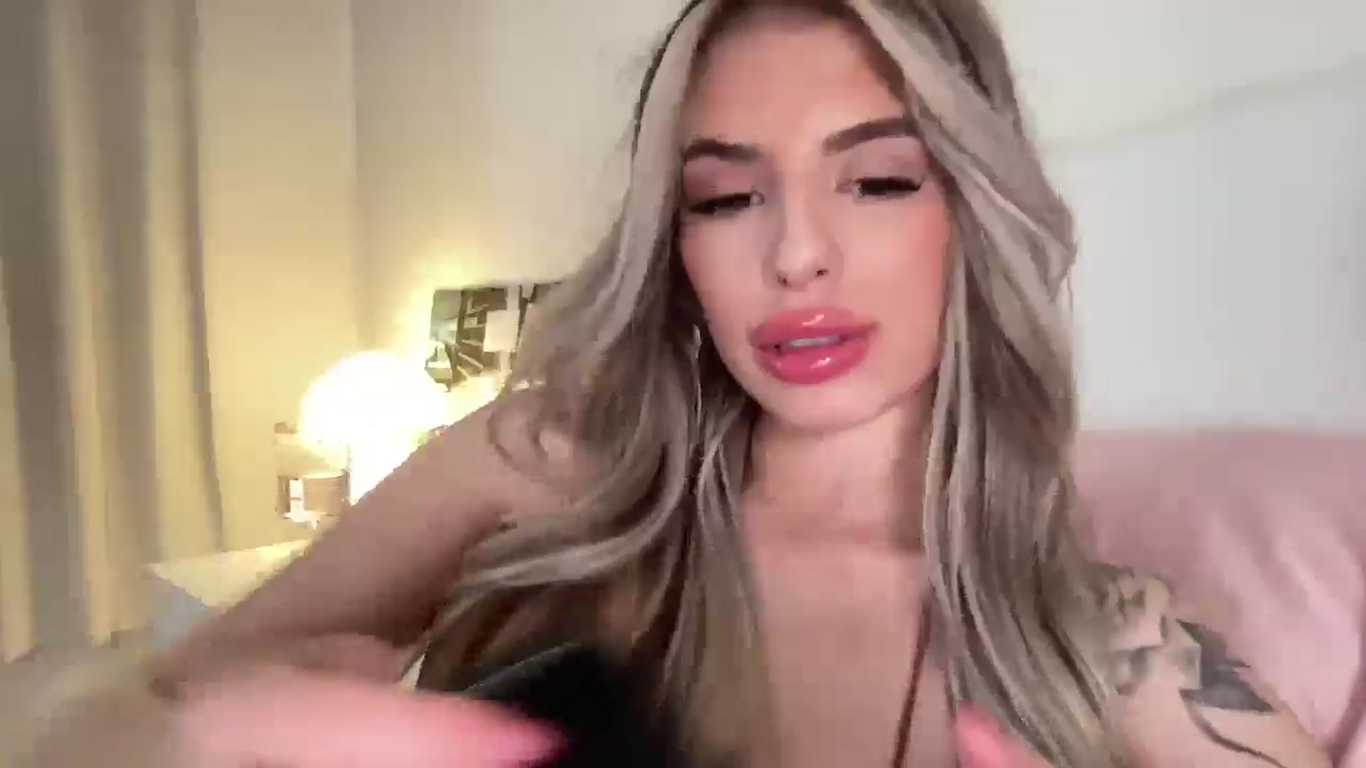 Gallery image thumbnail from aryaaxo's myfreecams stream on, 02/02/2025, 10:35 image 14 of 20