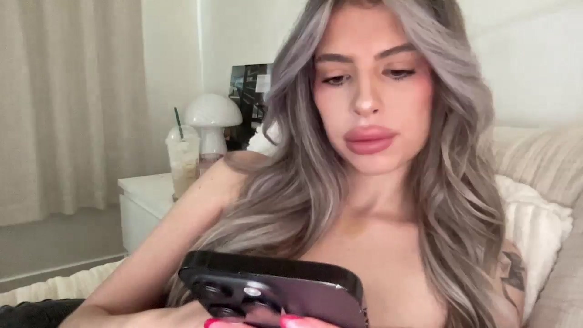 Gallery image thumbnail from aryaaxo's myfreecams stream on, 02/16/2025, 16:10 image 2 of 20